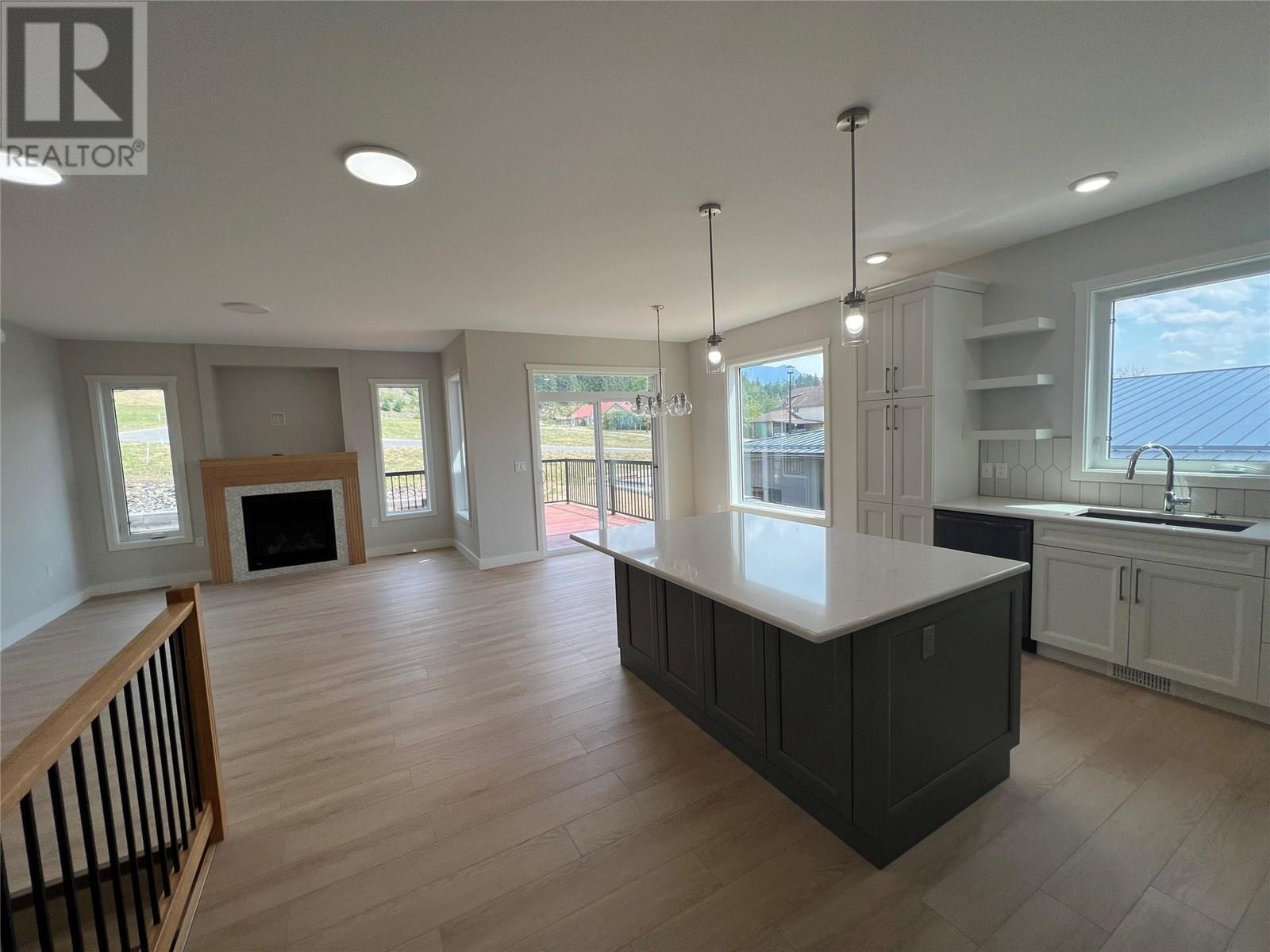 712 Mountain View Crescent, Creston