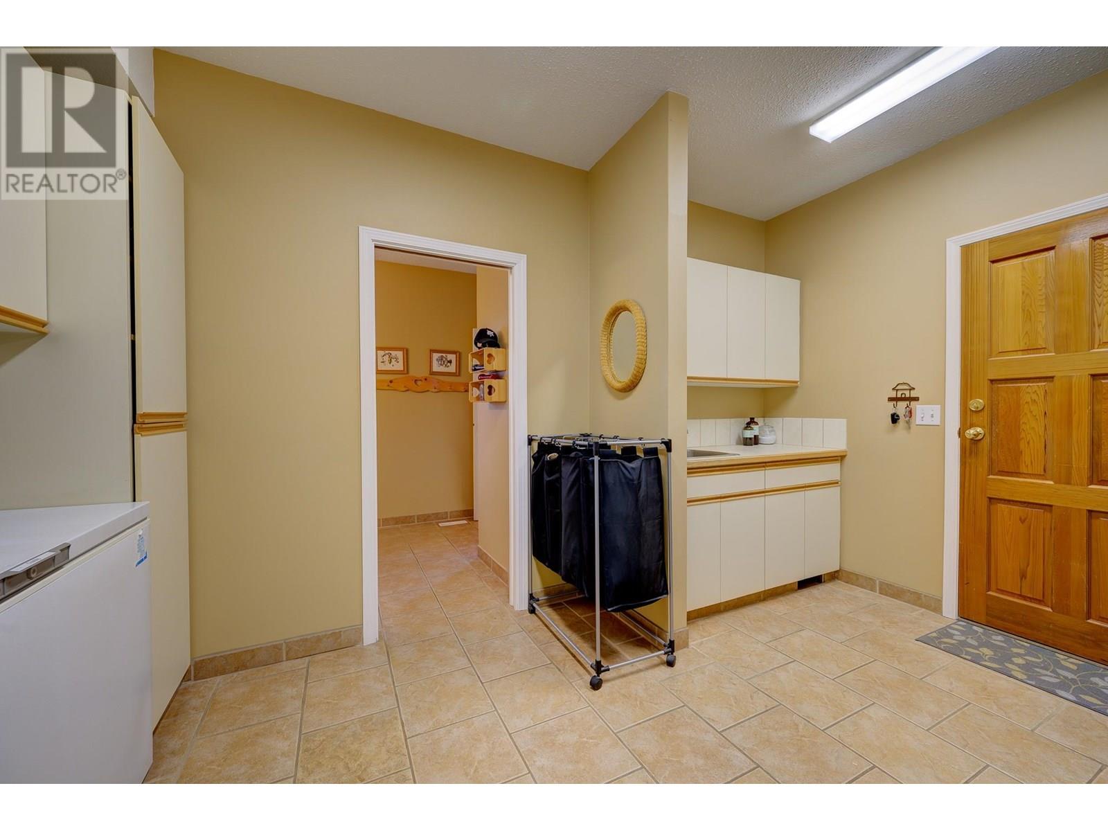 Photo 11 of 1530 Hartford Avenue, Kamloops BC