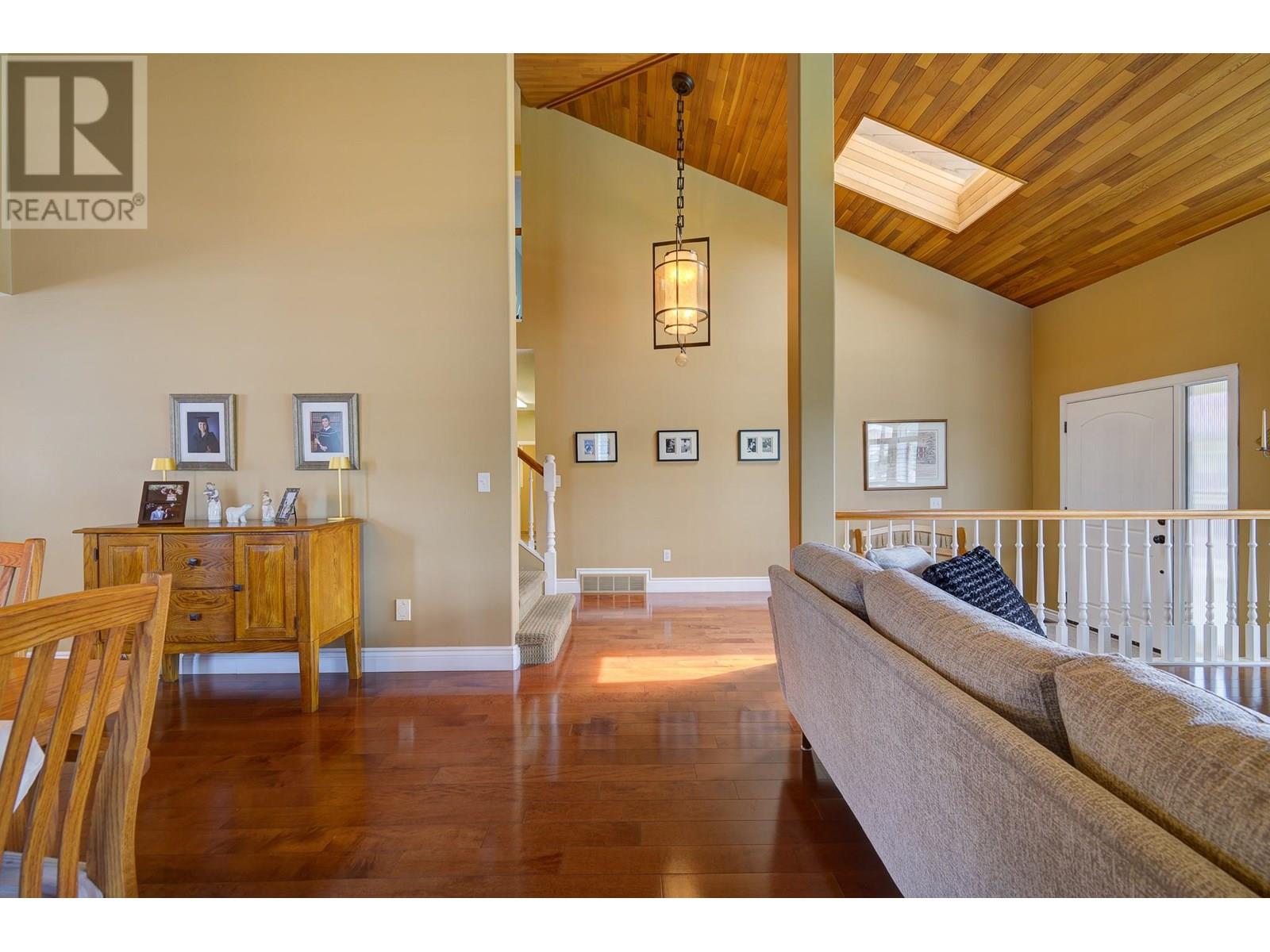 Photo 4 of 1530 Hartford Avenue, Kamloops BC