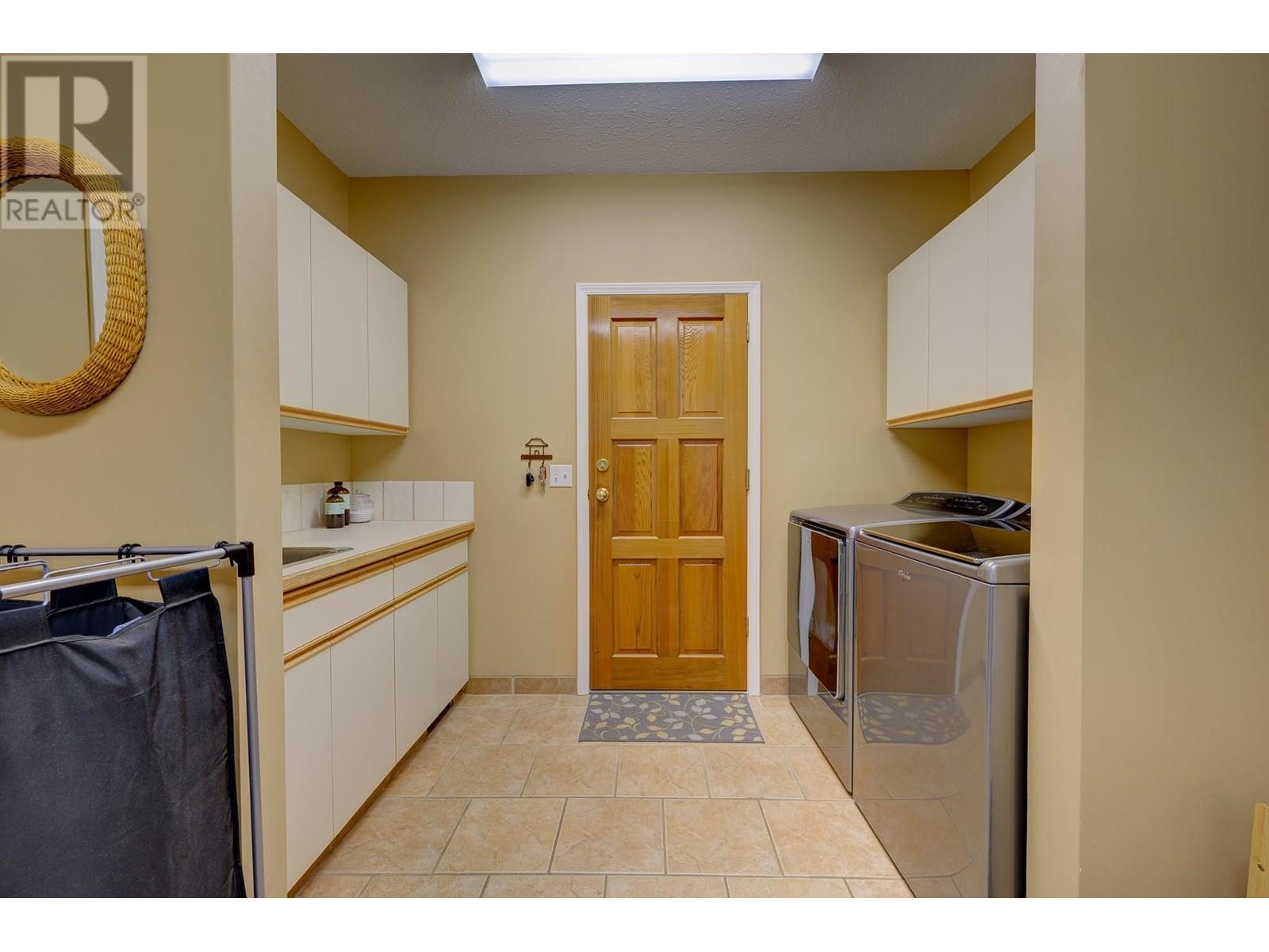 Photo 13 of 1530 Hartford Avenue, Kamloops BC