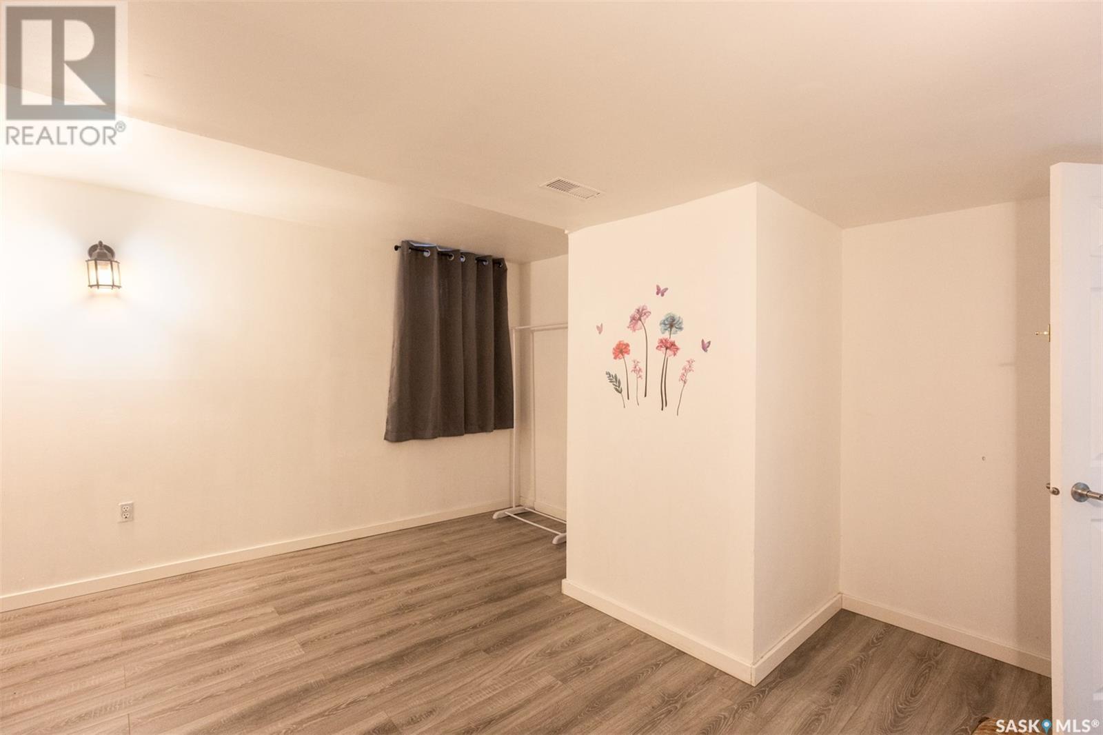 Photo 2 of 452 Athabasca Street E, Moose Jaw SK