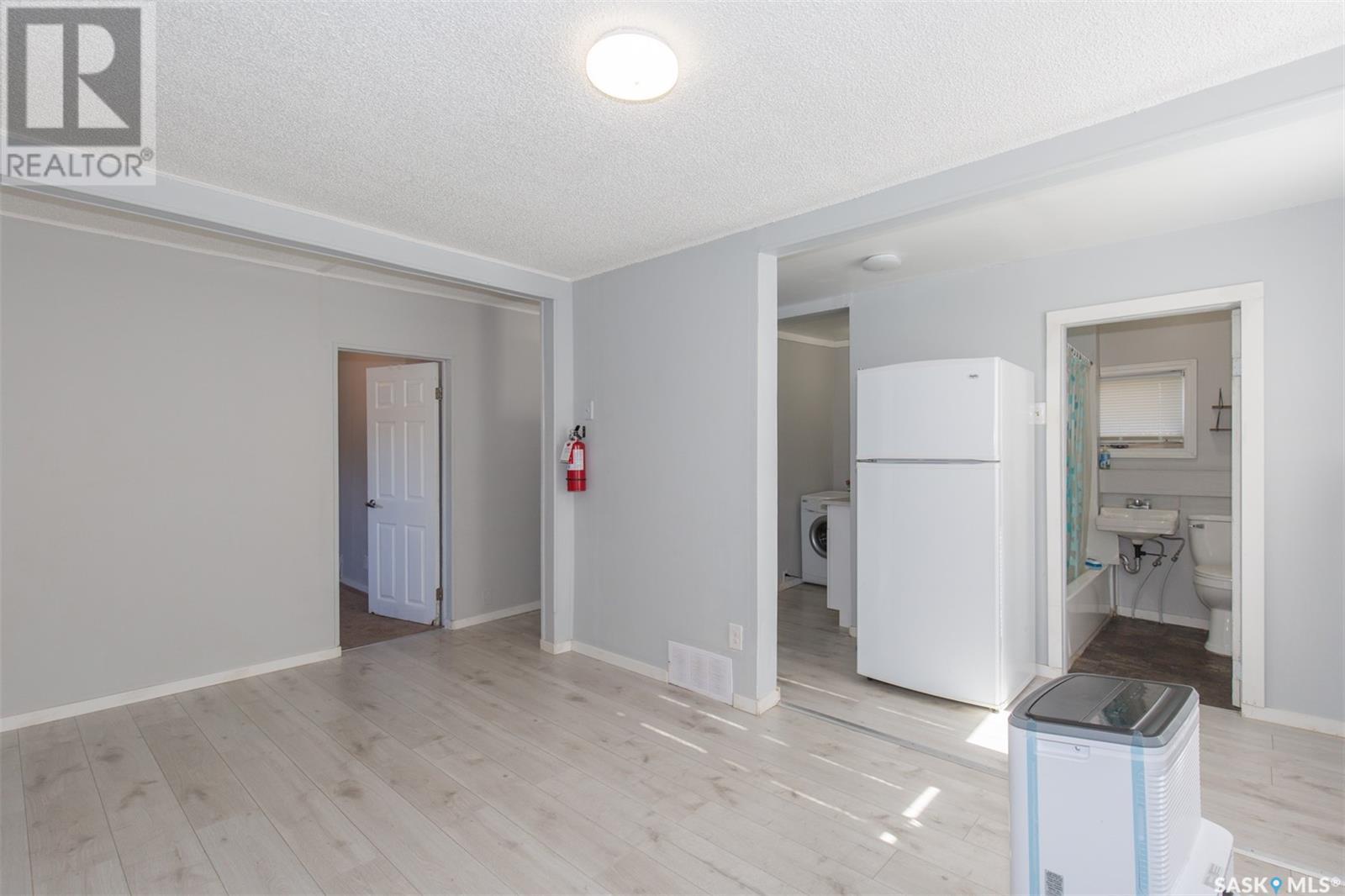 Photo 21 of 452 Athabasca Street E, Moose Jaw SK