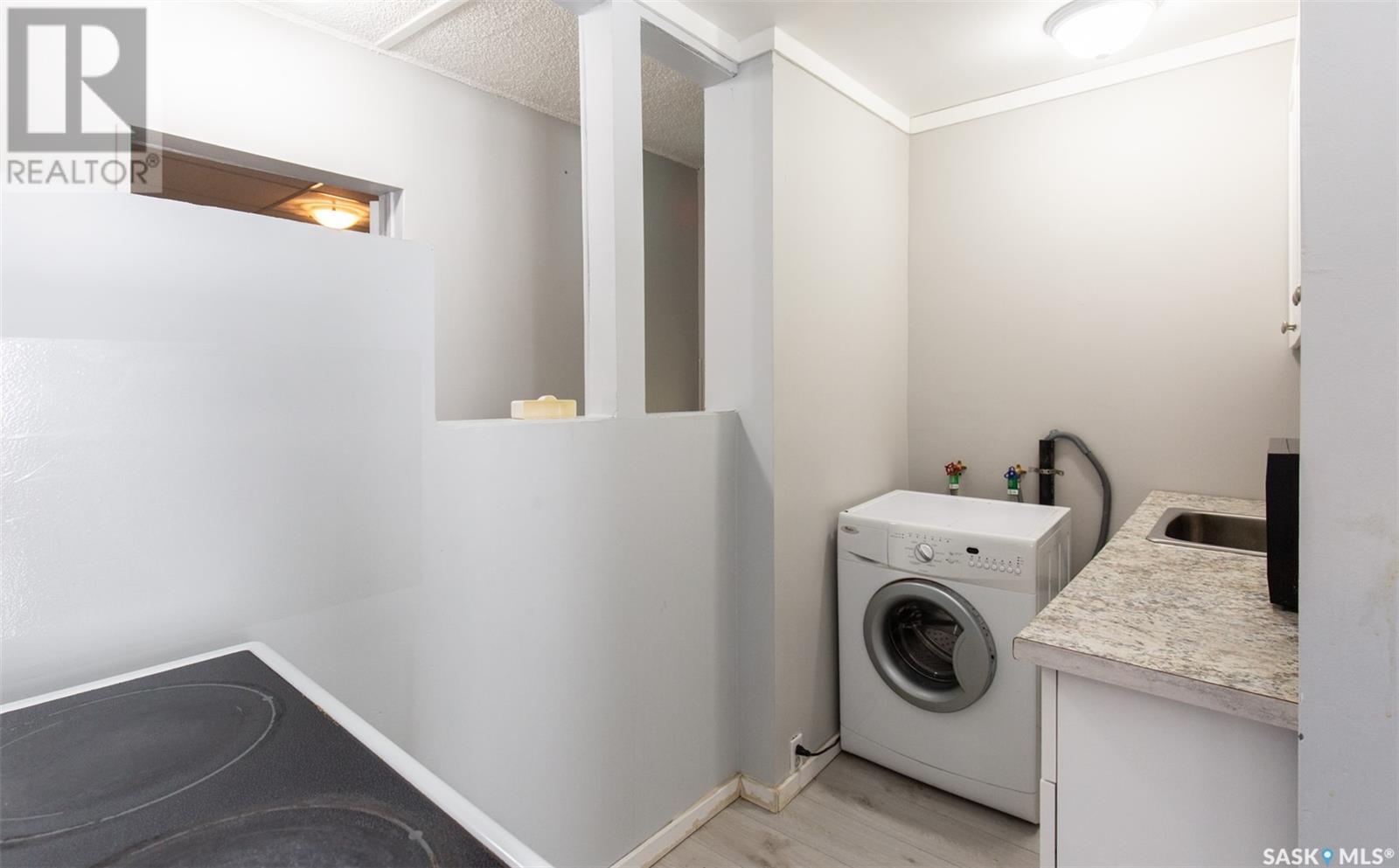 Photo 13 of 452 Athabasca Street E, Moose Jaw SK