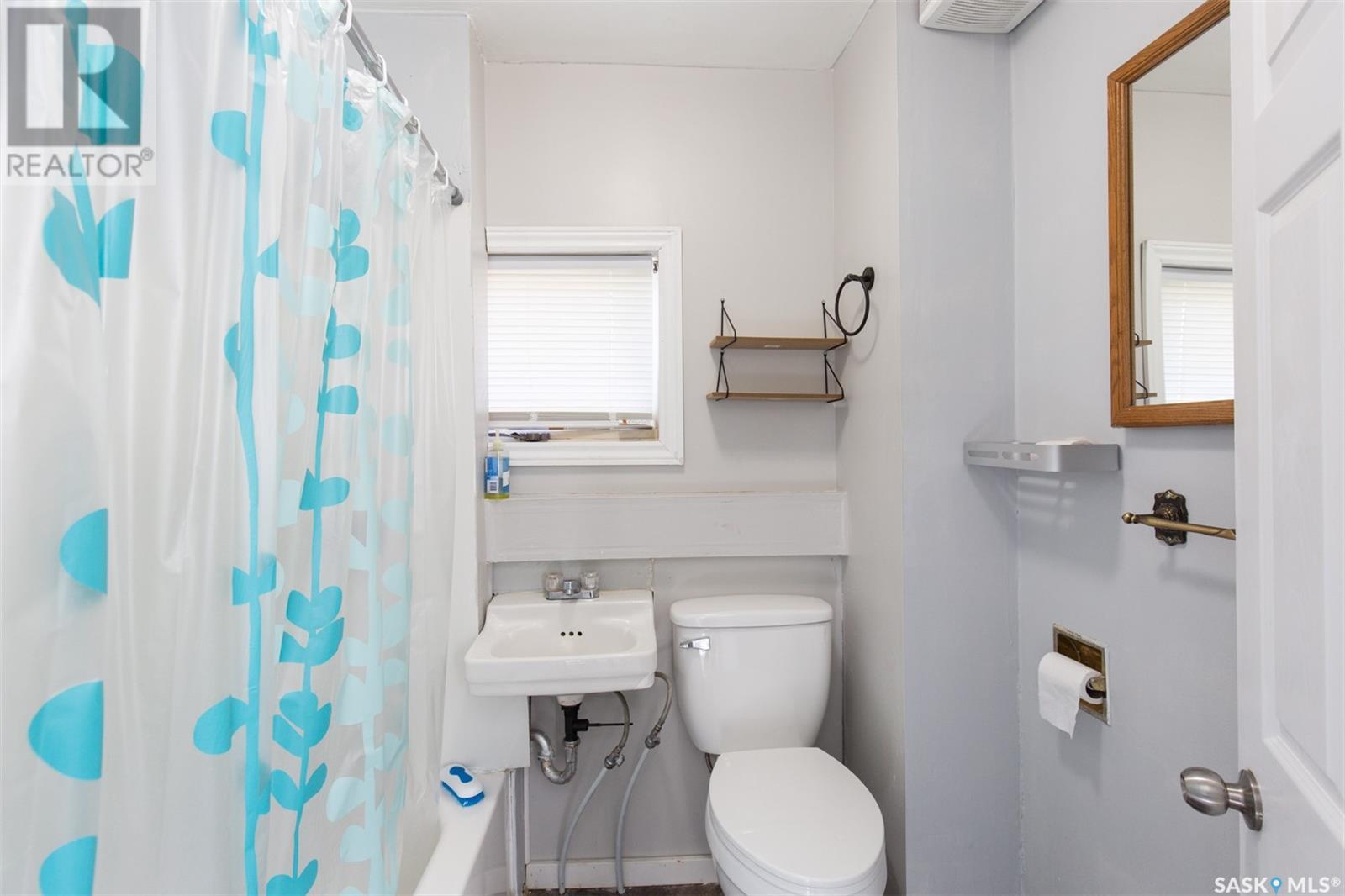 Photo 4 of 452 Athabasca Street E, Moose Jaw SK