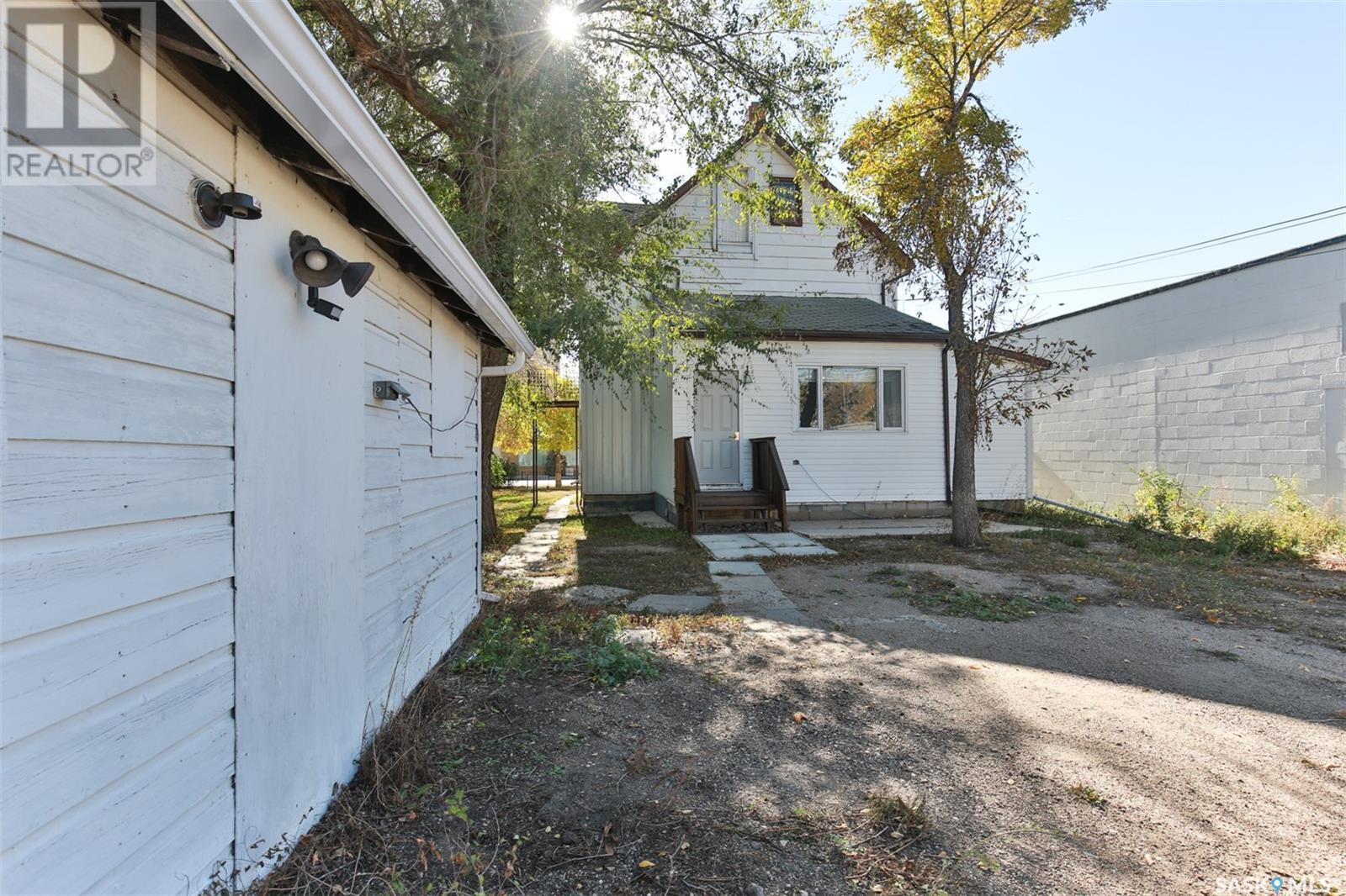 Photo 15 of 452 Athabasca Street E, Moose Jaw SK