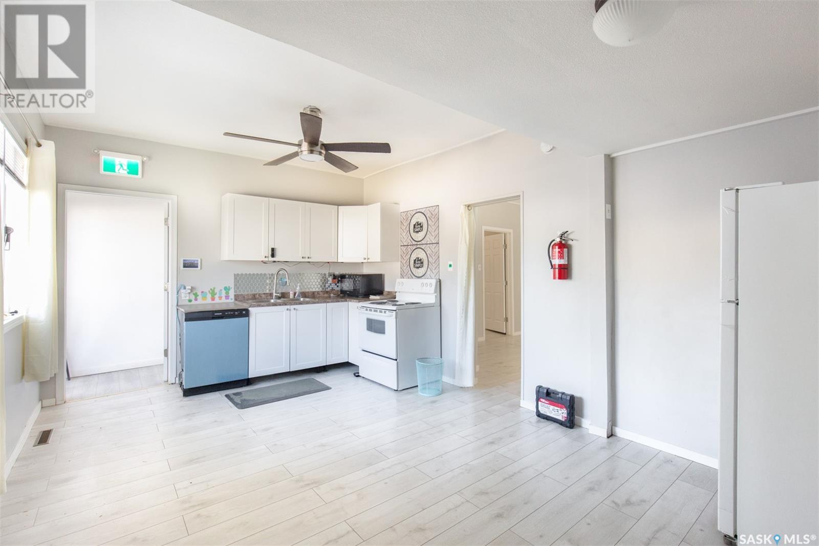 Photo 7 of 452 Athabasca Street E, Moose Jaw SK