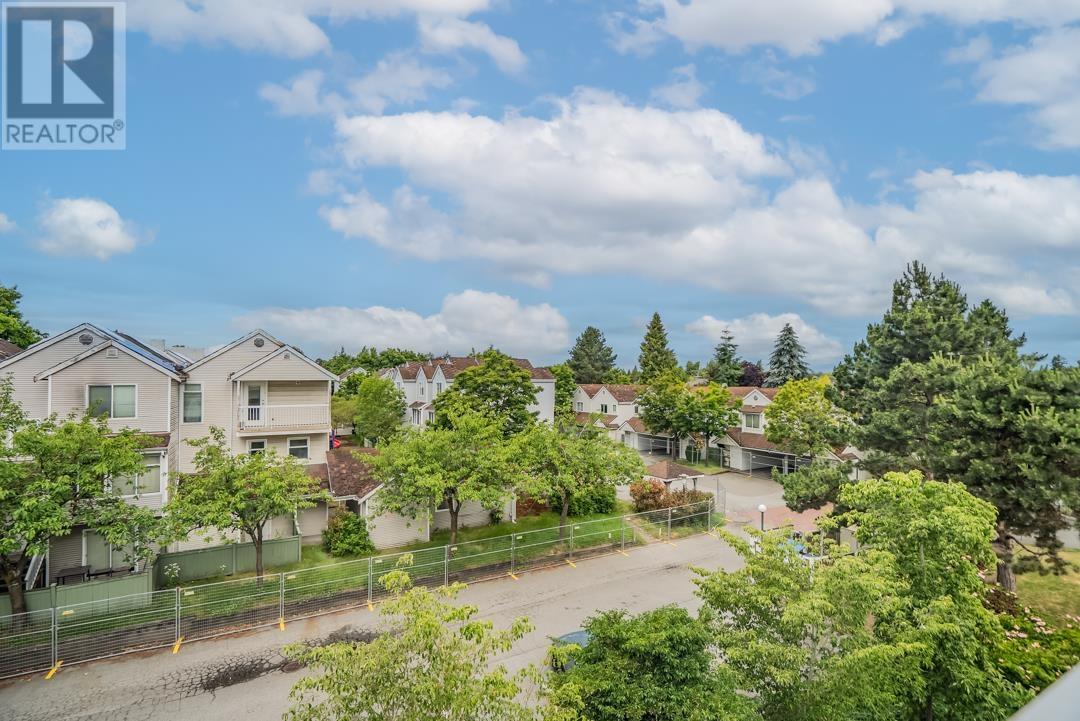 Photo 9 of 23 5661 Ladner Trunk Road, Delta BC