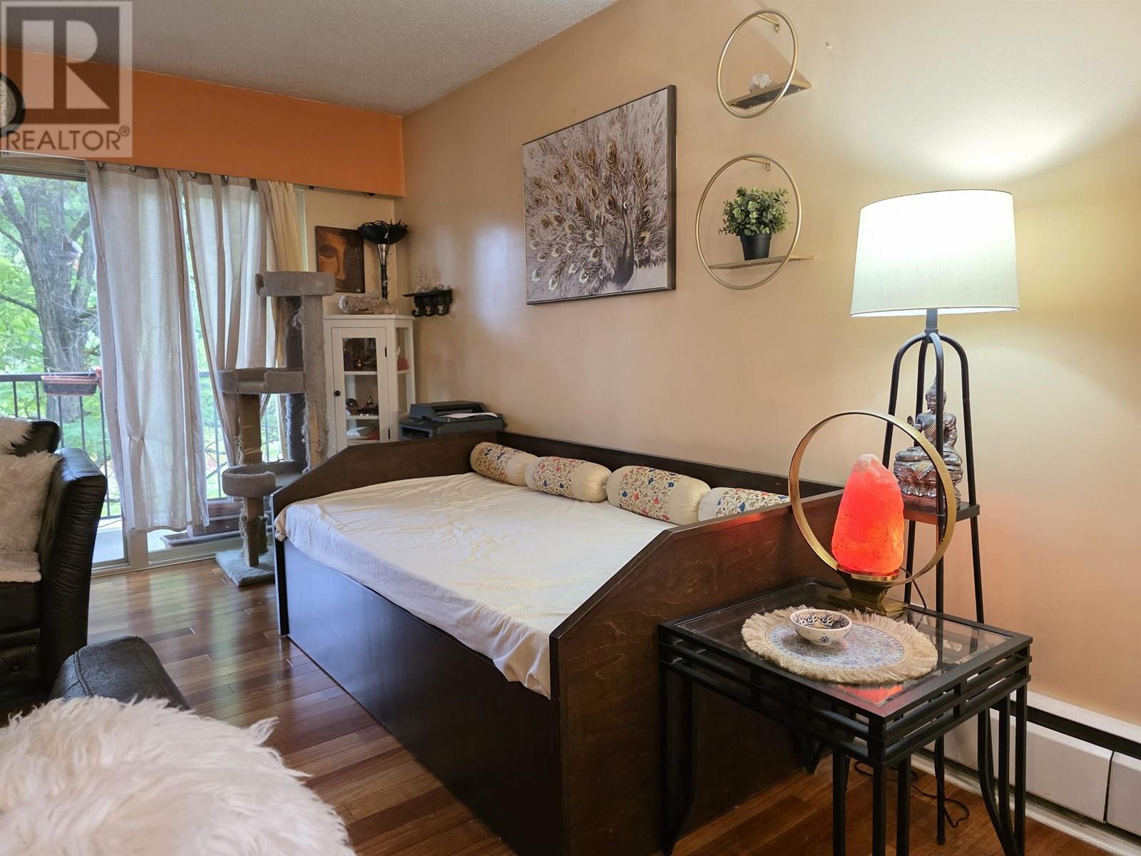 309 225 W 3RD STREET, North Vancouver