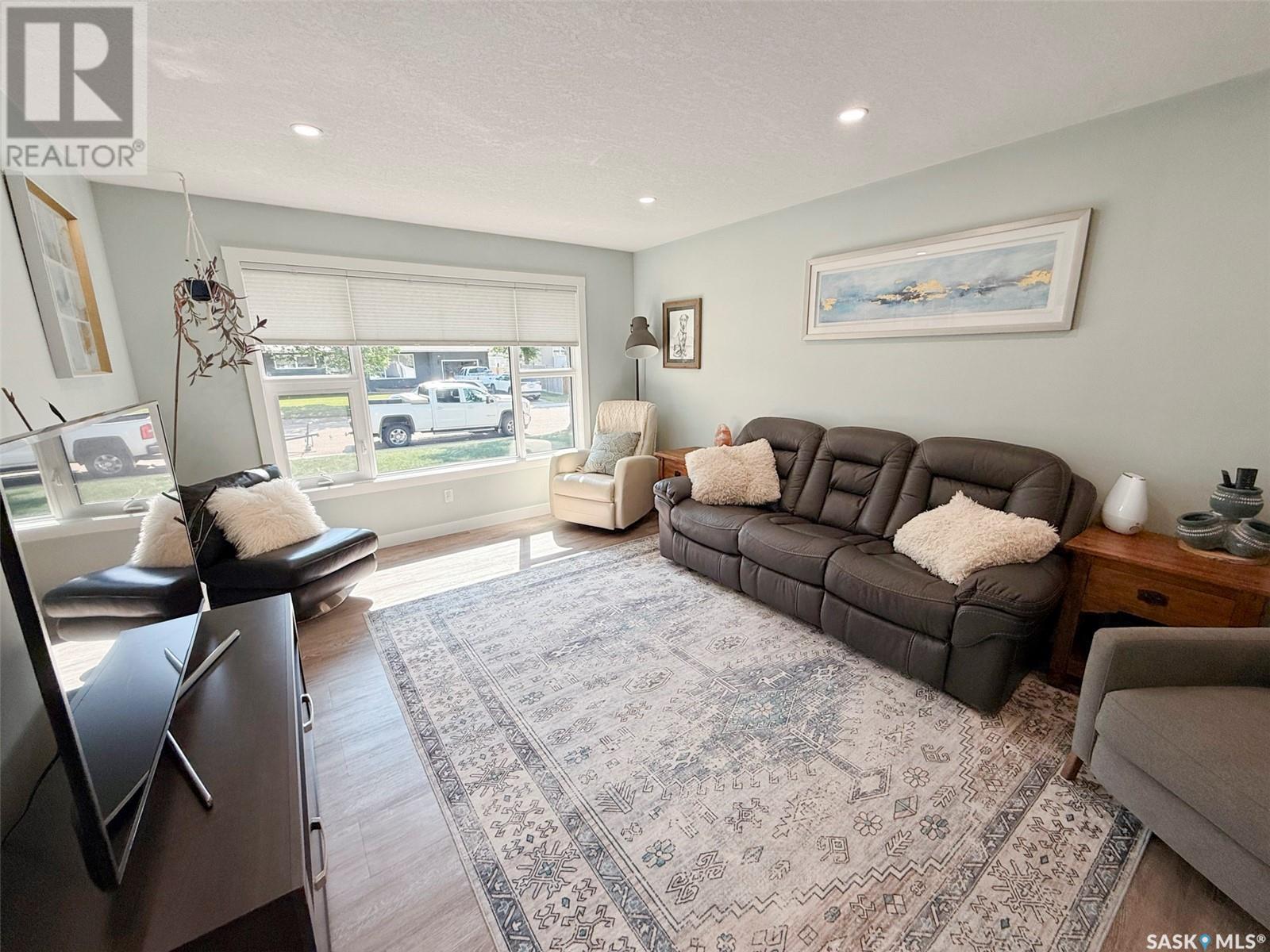 Single Family House Bungalow for Sale in  MacDonald DRIVE Swift Current 