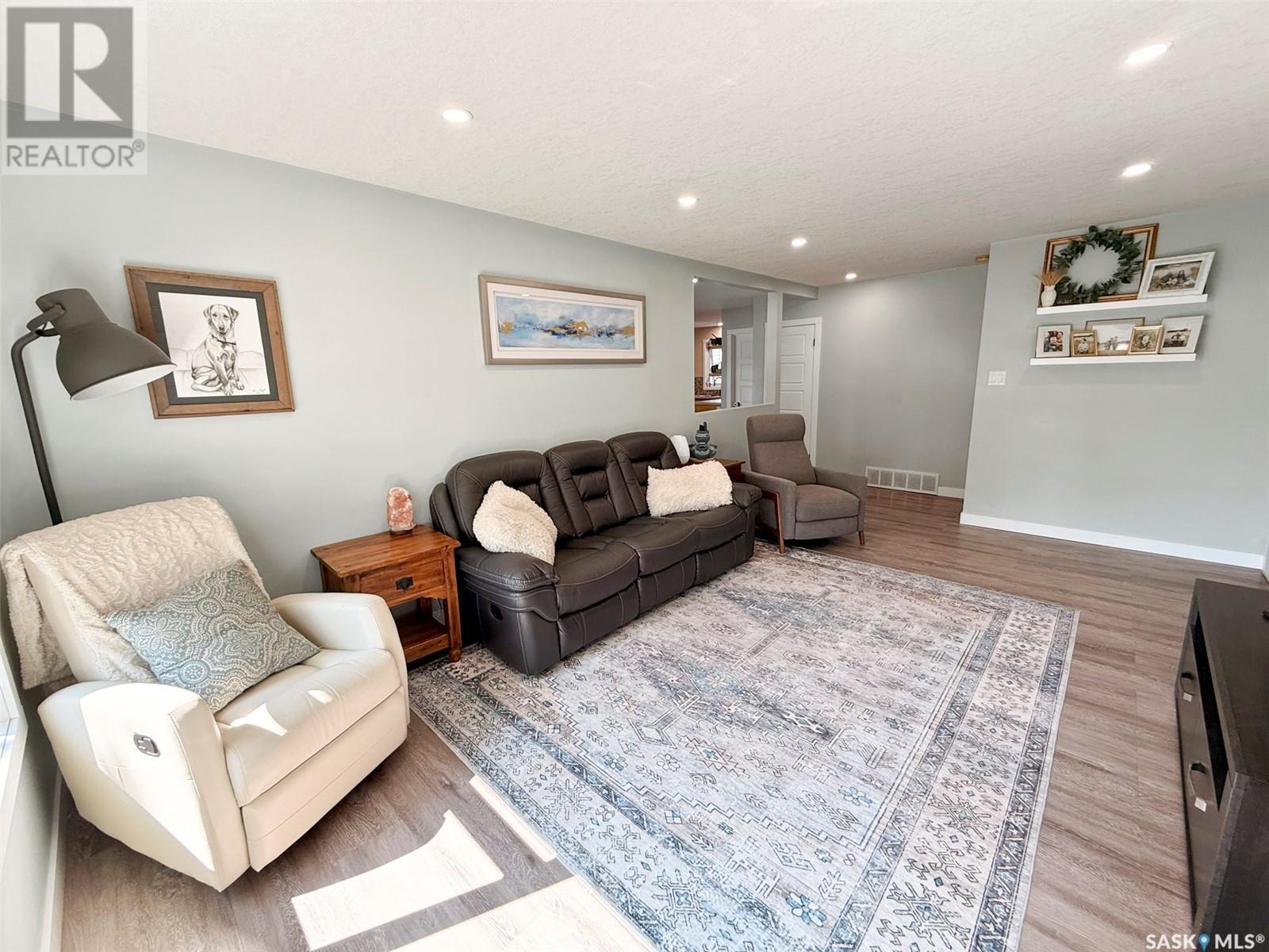 Single Family House Bungalow for Sale in  MacDonald DRIVE Swift Current 