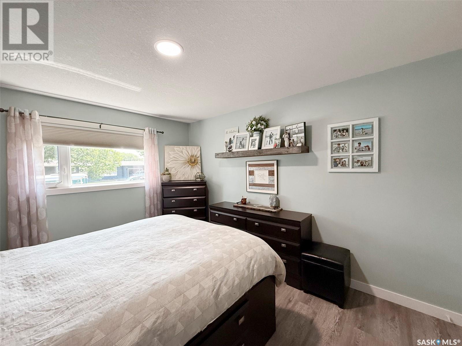 Single Family House Bungalow for Sale in  MacDonald DRIVE Swift Current 