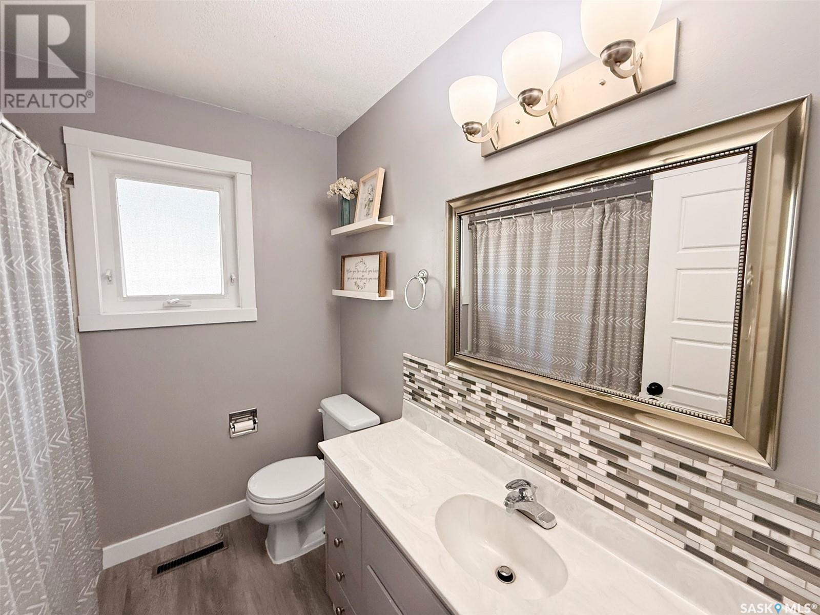 Single Family House Bungalow for Sale in  MacDonald DRIVE Swift Current 