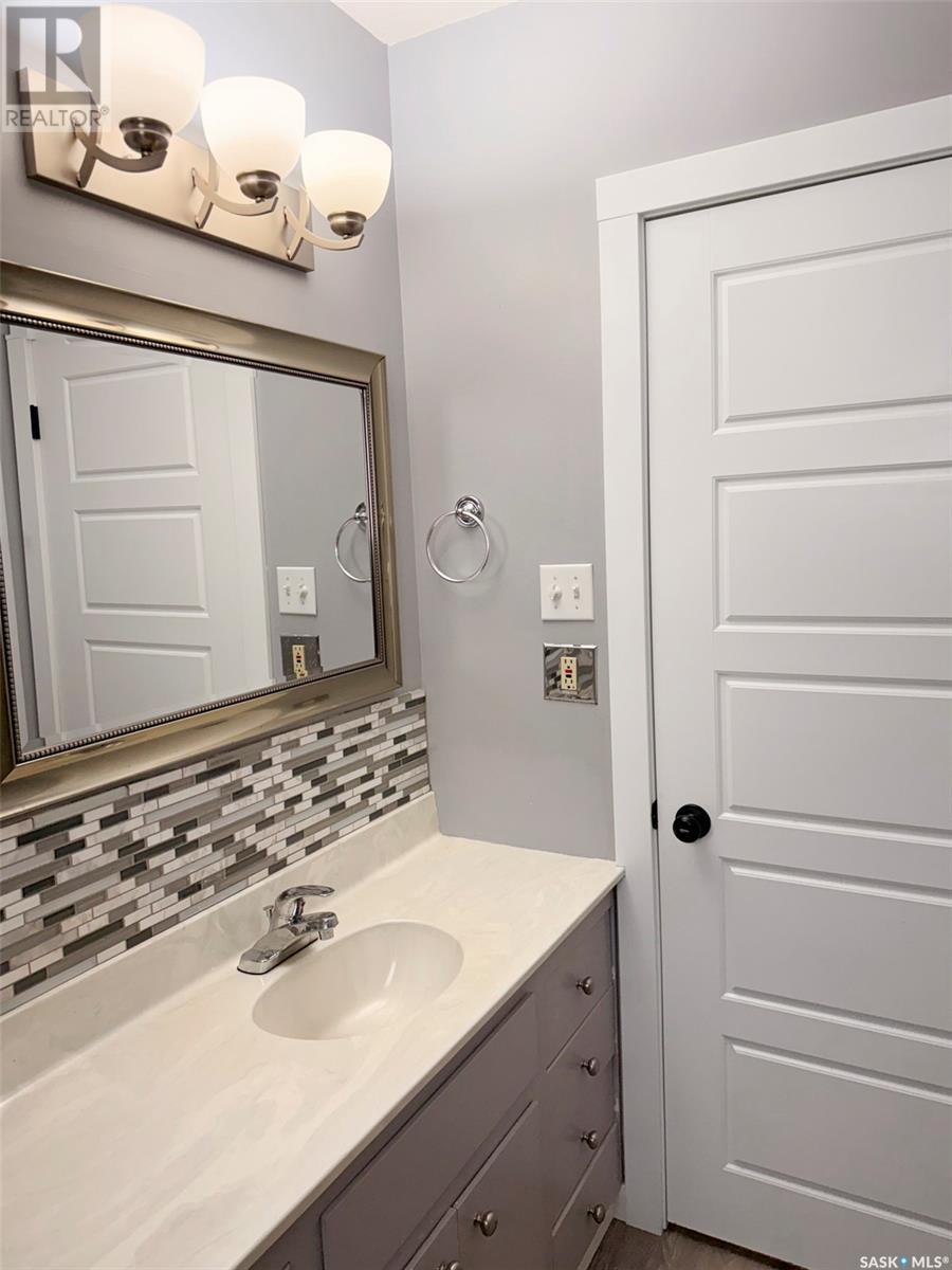 Single Family House Bungalow for Sale in  MacDonald DRIVE Swift Current 