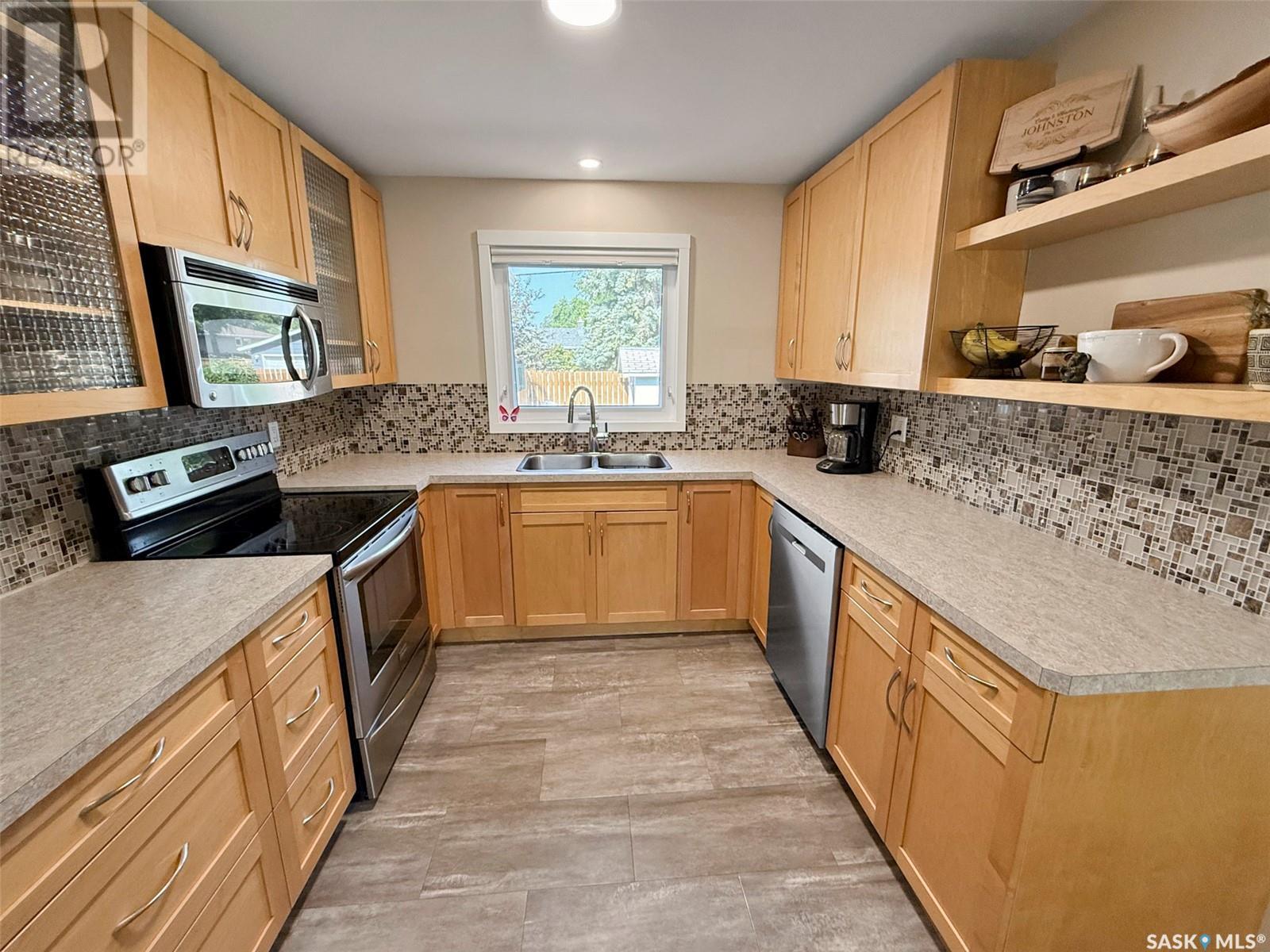 Single Family House Bungalow for Sale in  MacDonald DRIVE Swift Current 