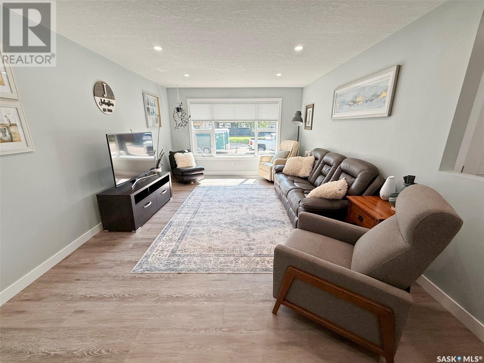 Single Family House Bungalow for Sale in  MacDonald DRIVE Swift Current 