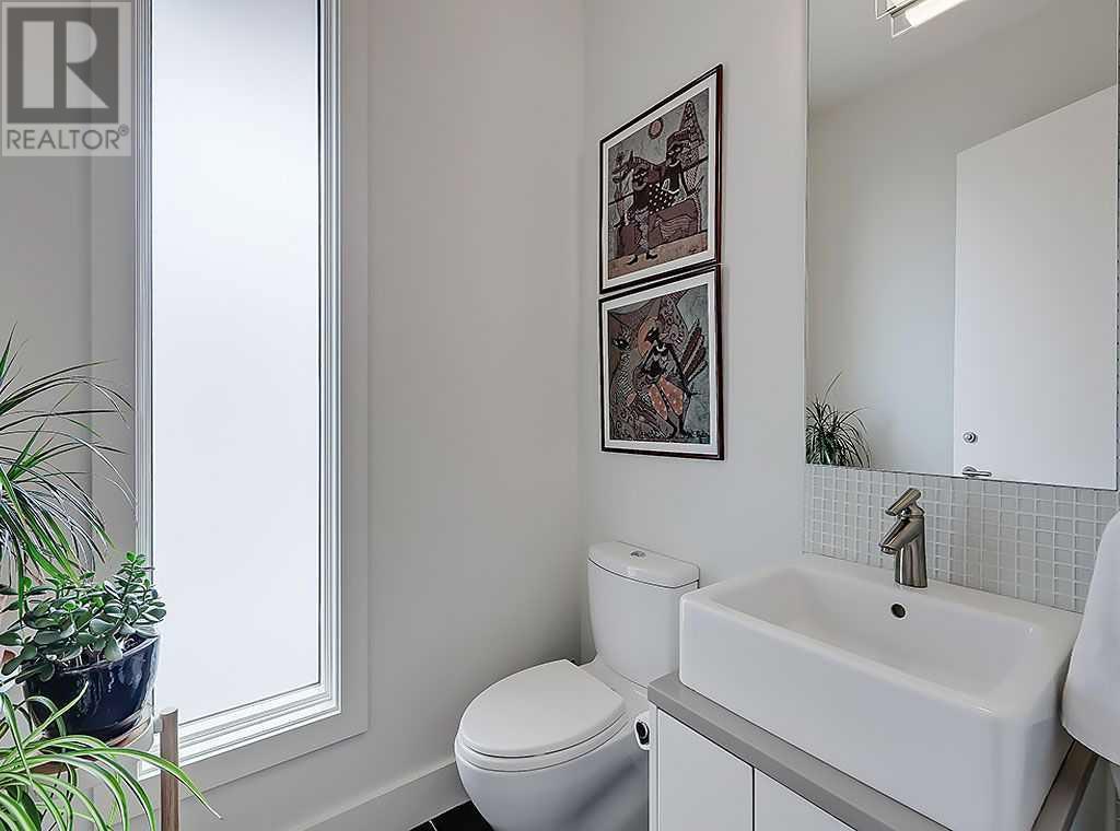 Single Family House for Sale in   Avenue NW West Hillhurst Calgary 