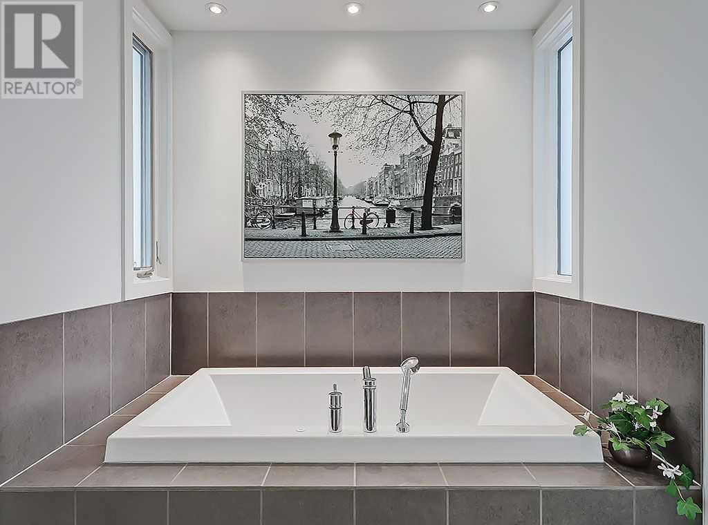 Single Family House for Sale in   Avenue NW West Hillhurst Calgary 