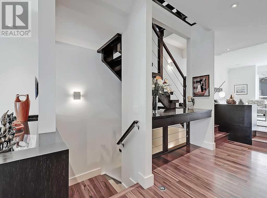 Single Family House for Sale in   Avenue NW West Hillhurst Calgary 