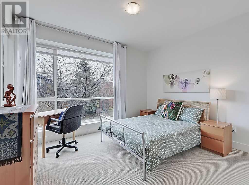 Single Family House for Sale in   Avenue NW West Hillhurst Calgary 