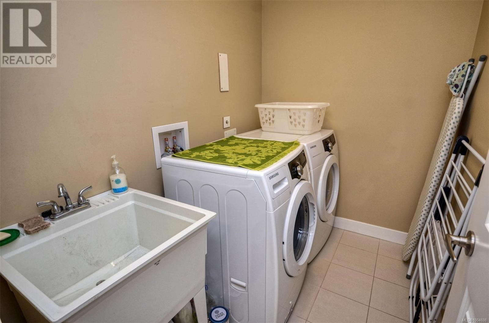 Photo 7 of 992 Dunford Ave, Langford BC