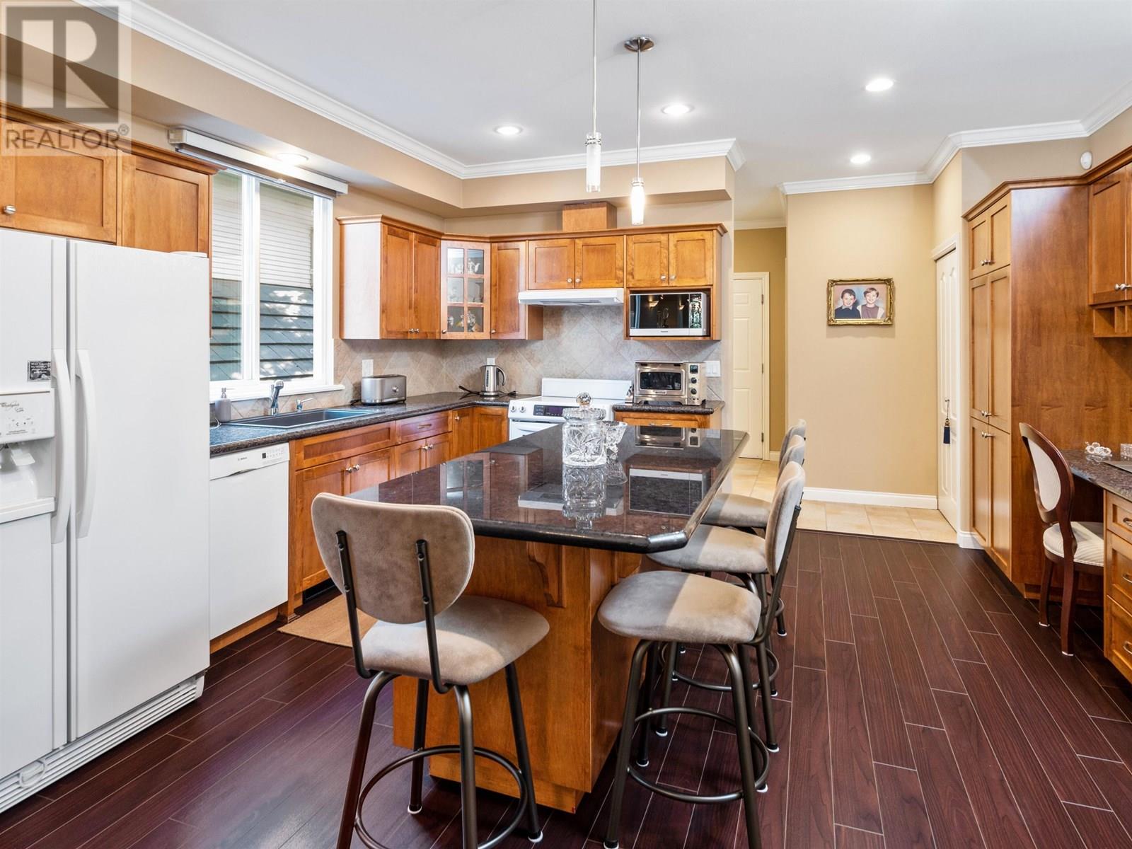 2205 PARKWAY BOULEVARD, Coquitlam