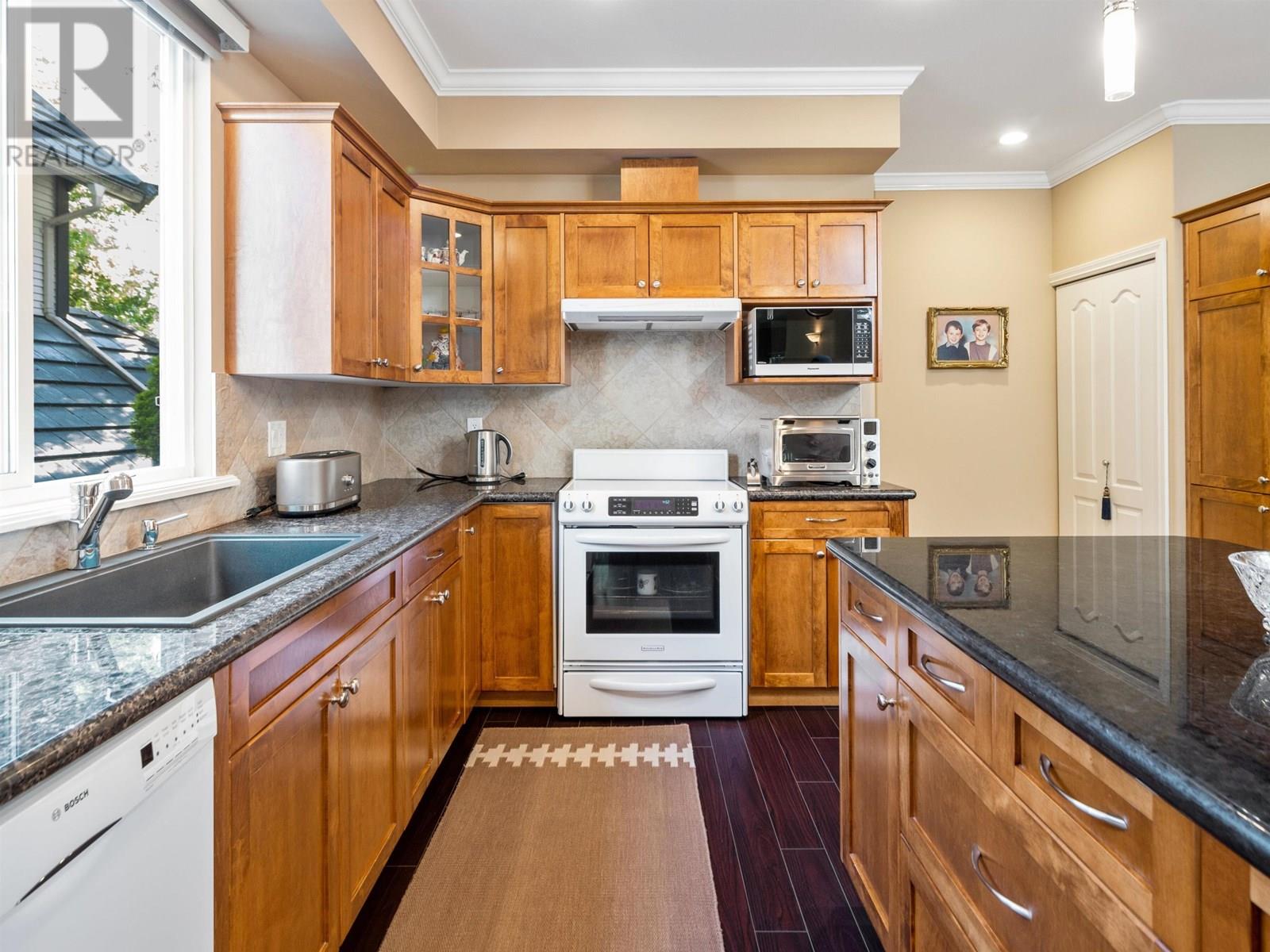 2205 PARKWAY BOULEVARD, Coquitlam
