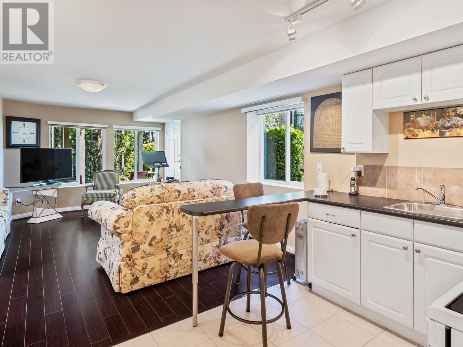 2205 PARKWAY BOULEVARD, Coquitlam