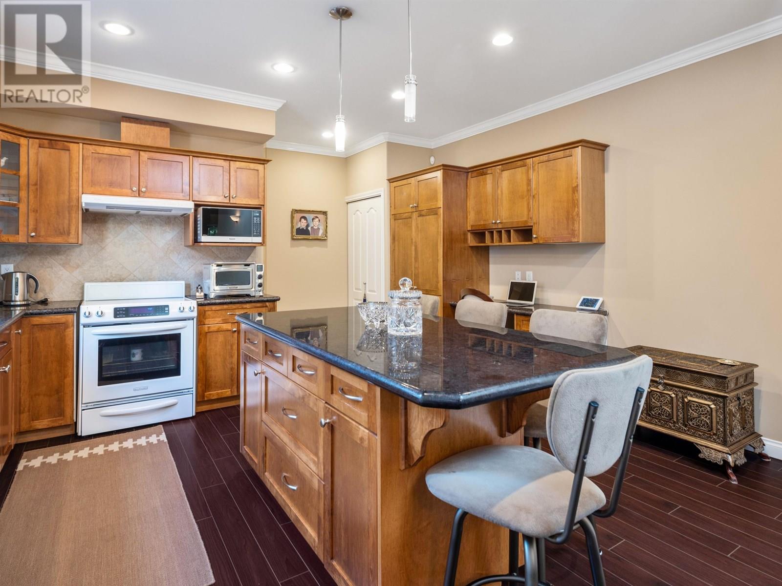 2205 PARKWAY BOULEVARD, Coquitlam