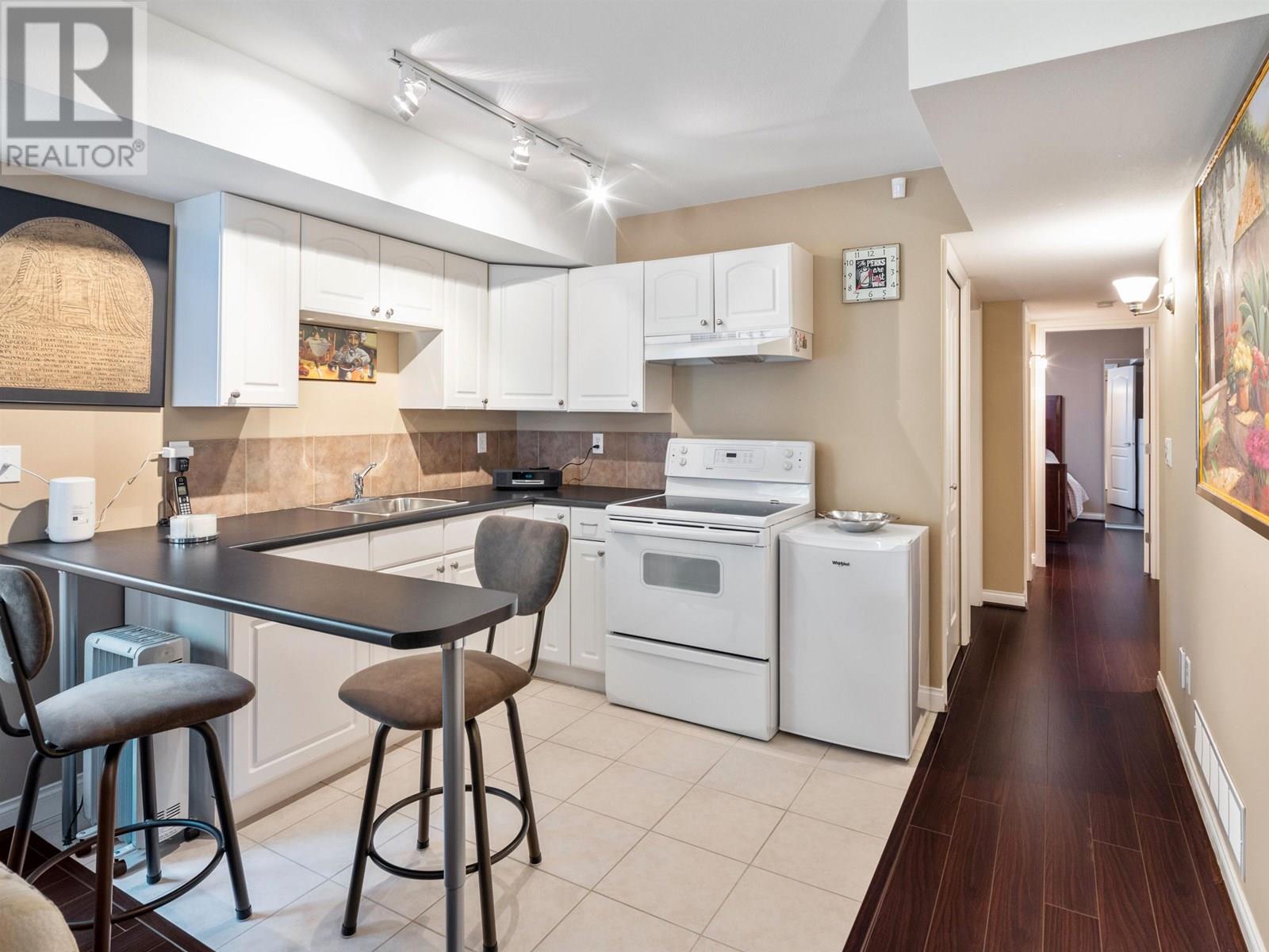 2205 PARKWAY BOULEVARD, Coquitlam