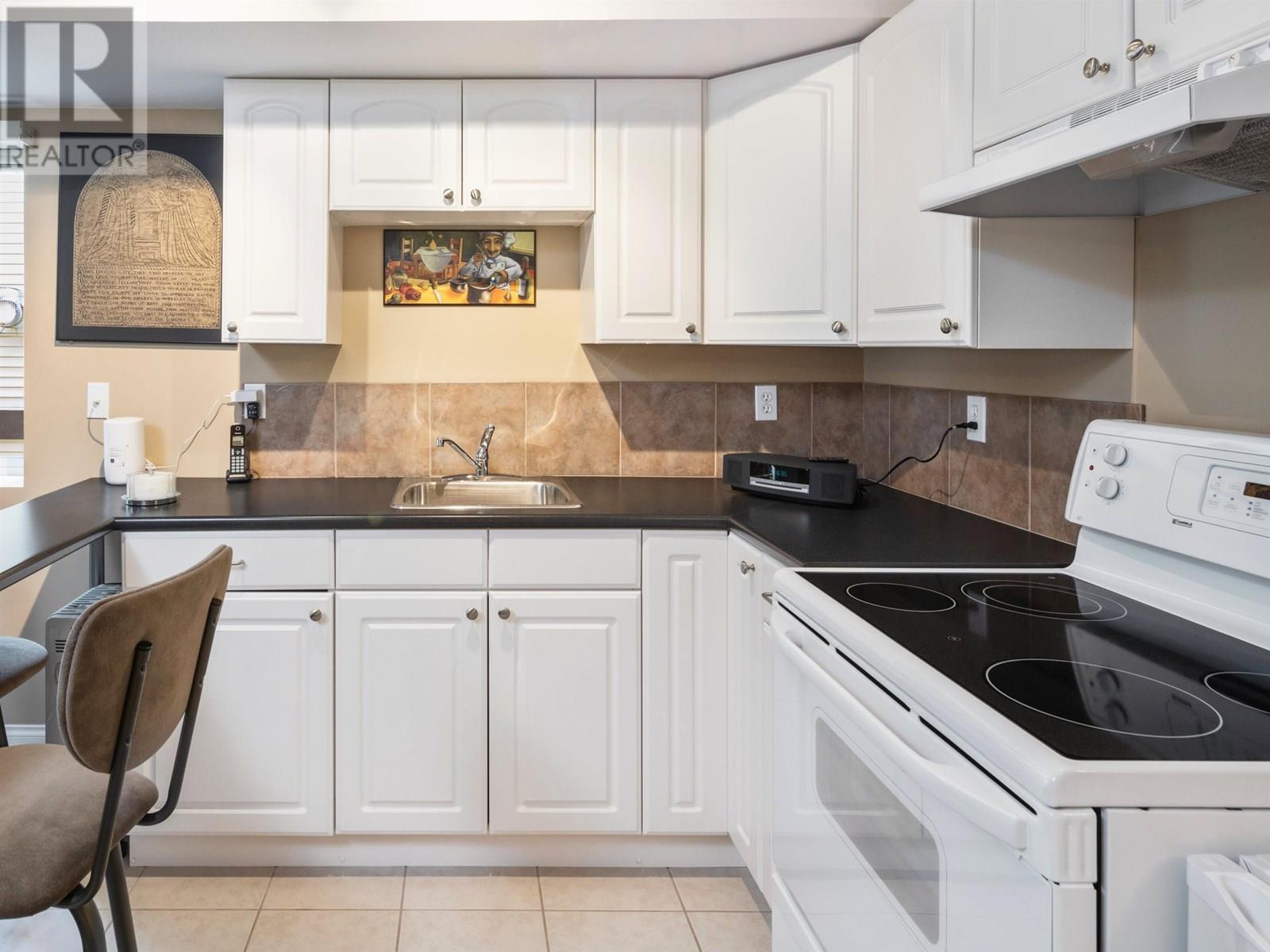 2205 PARKWAY BOULEVARD, Coquitlam