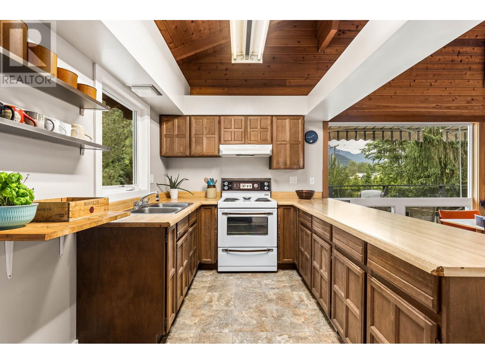 1553 FRASER ROAD, Pemberton