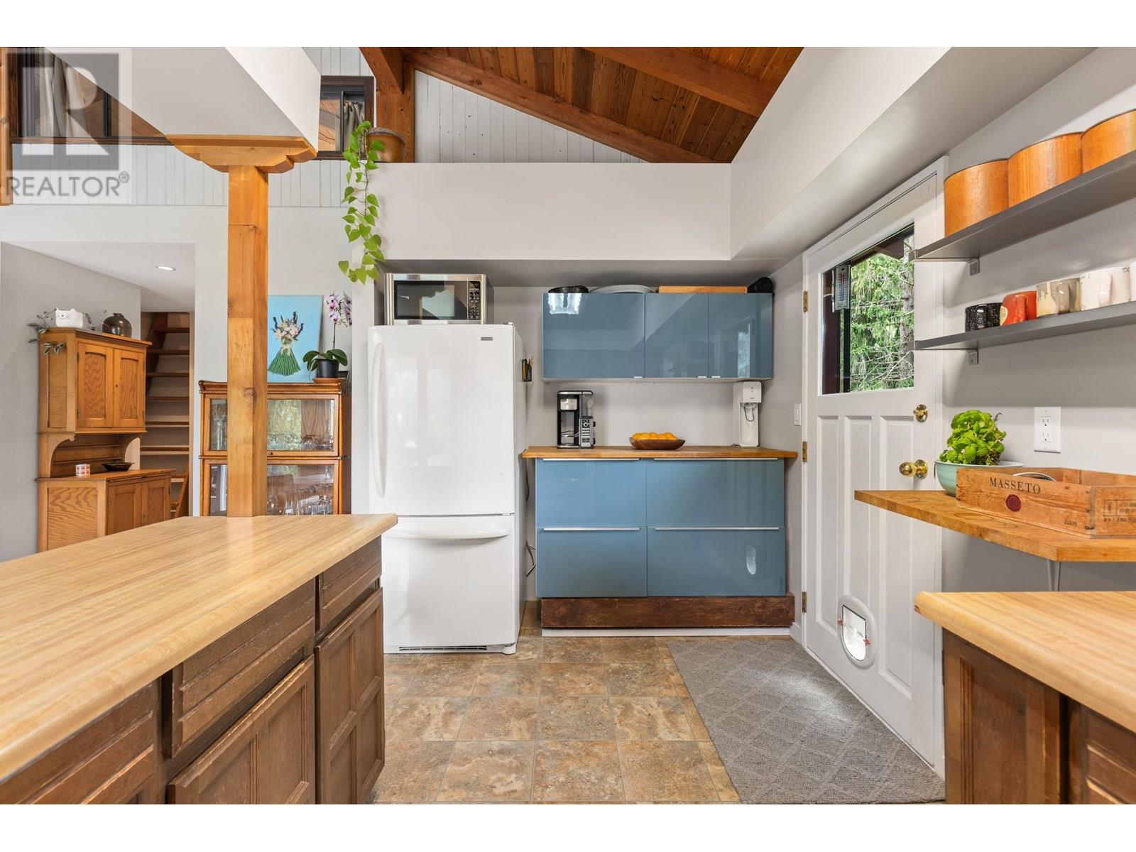 1553 FRASER ROAD, Pemberton