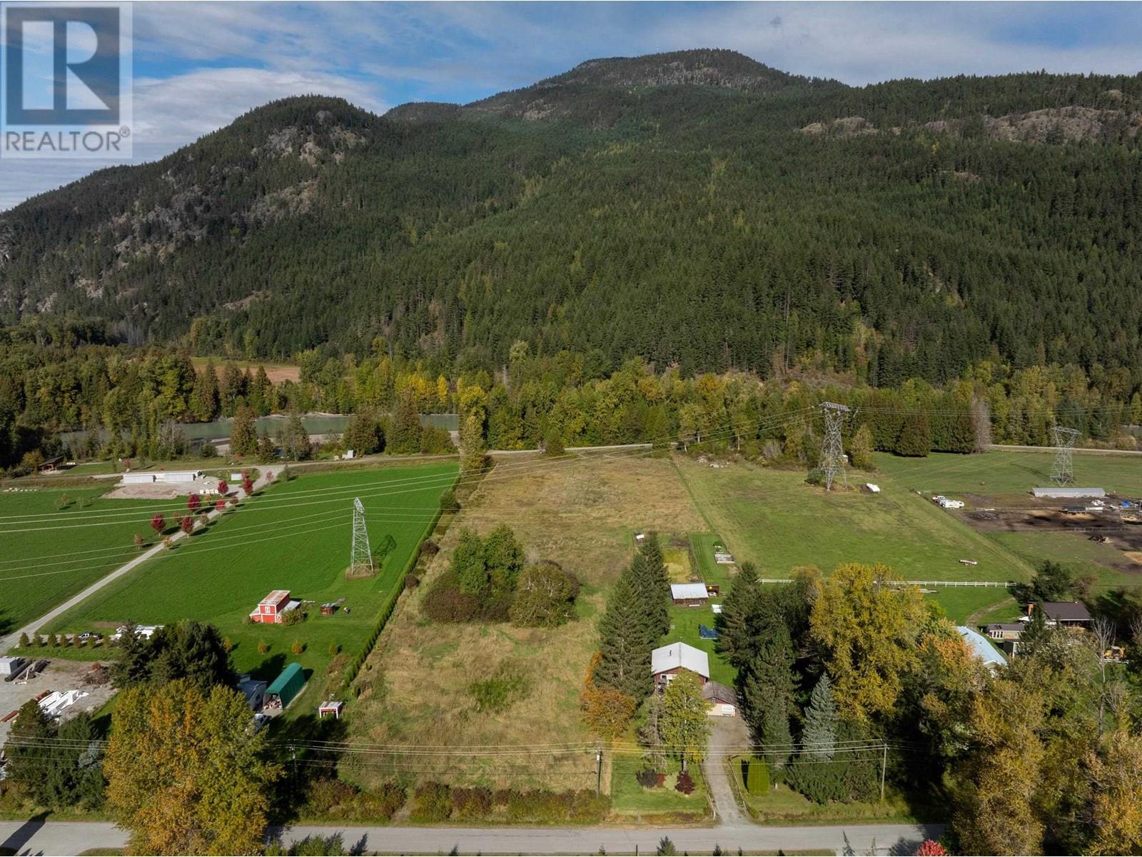 1553 FRASER ROAD, Pemberton