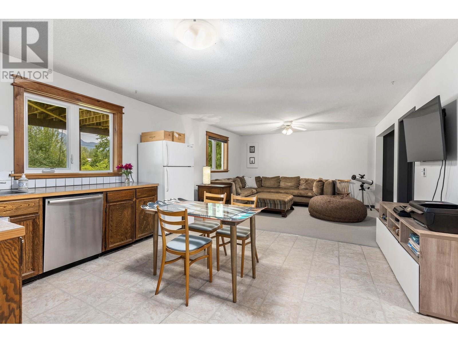 1553 FRASER ROAD, Pemberton
