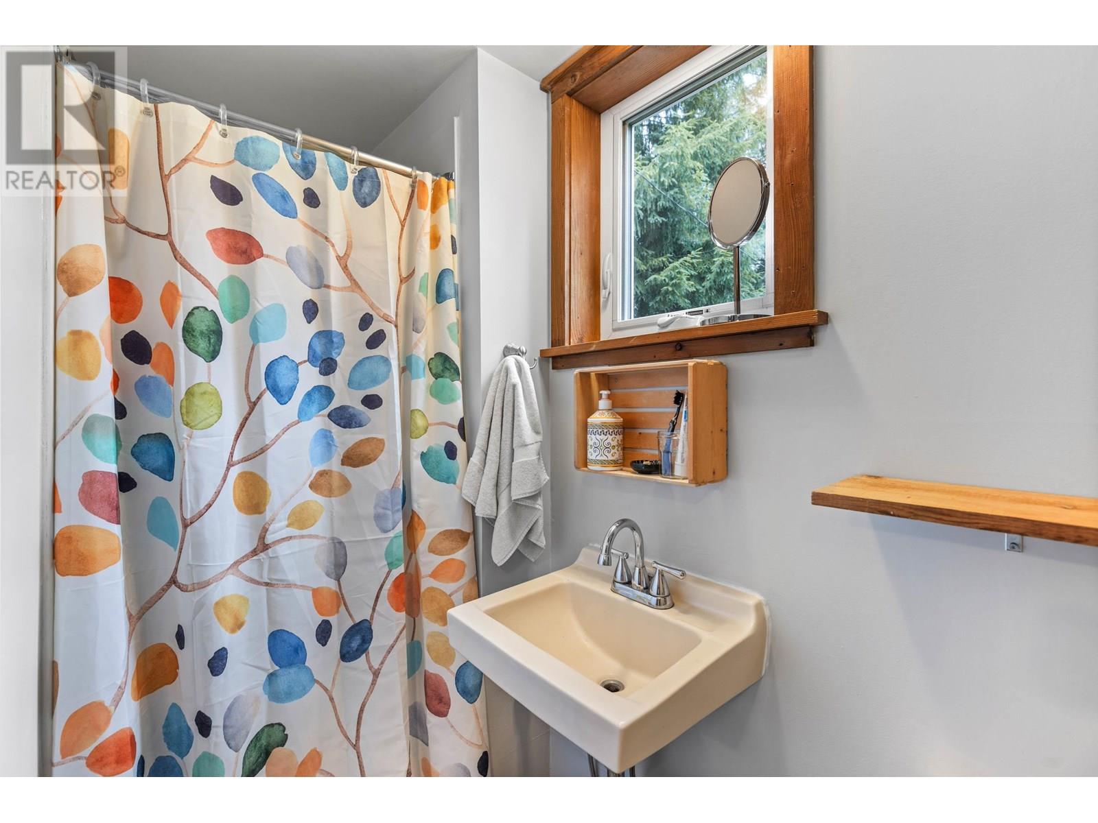 1553 FRASER ROAD, Pemberton