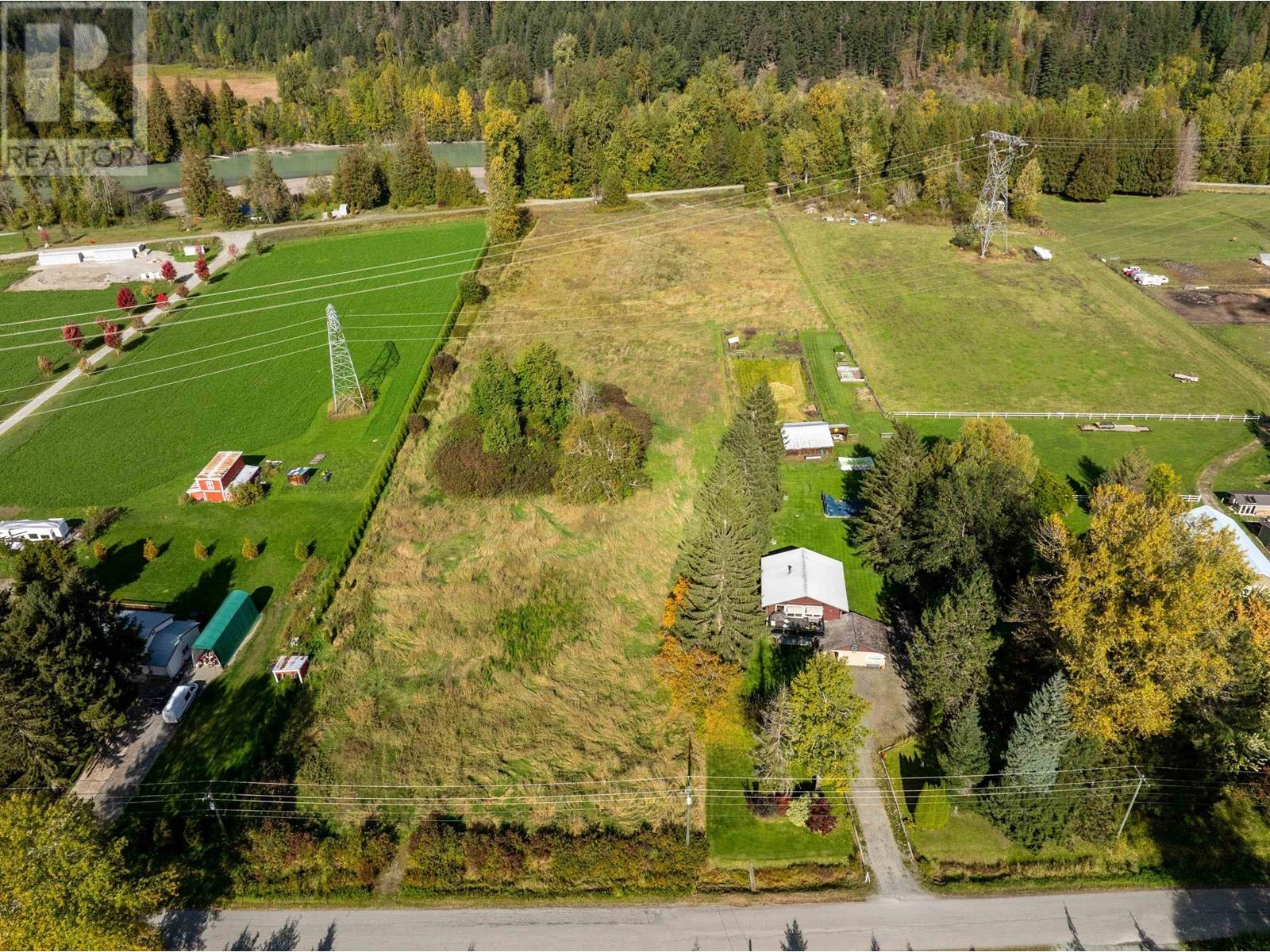 1553 FRASER ROAD, Pemberton