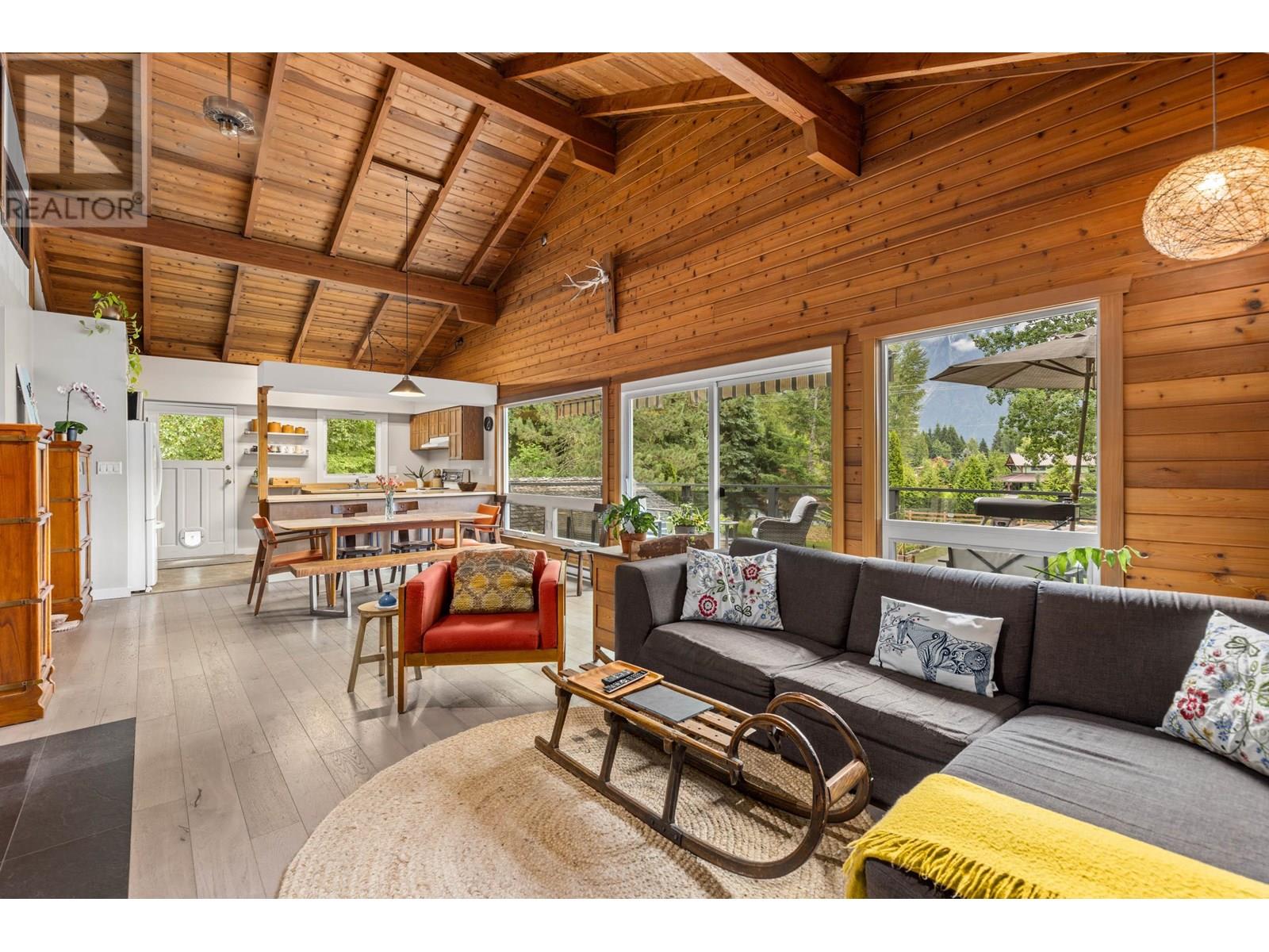 1553 FRASER ROAD, Pemberton