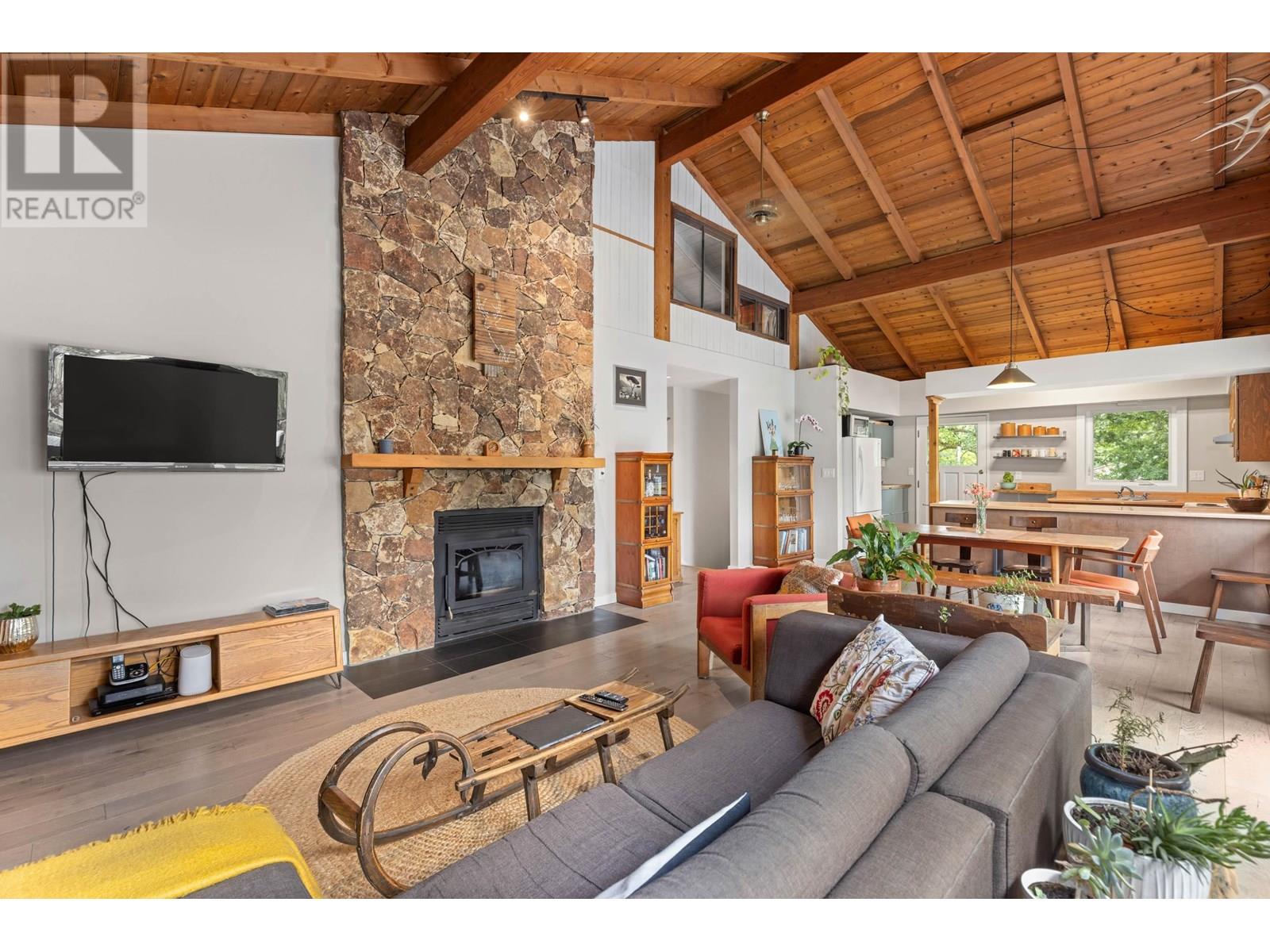 1553 FRASER ROAD, Pemberton