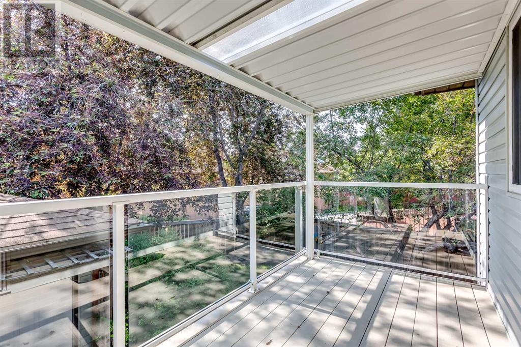 Single Family House 4 Level for Sale in  Deermeade Bay SE Deer Run Calgary 