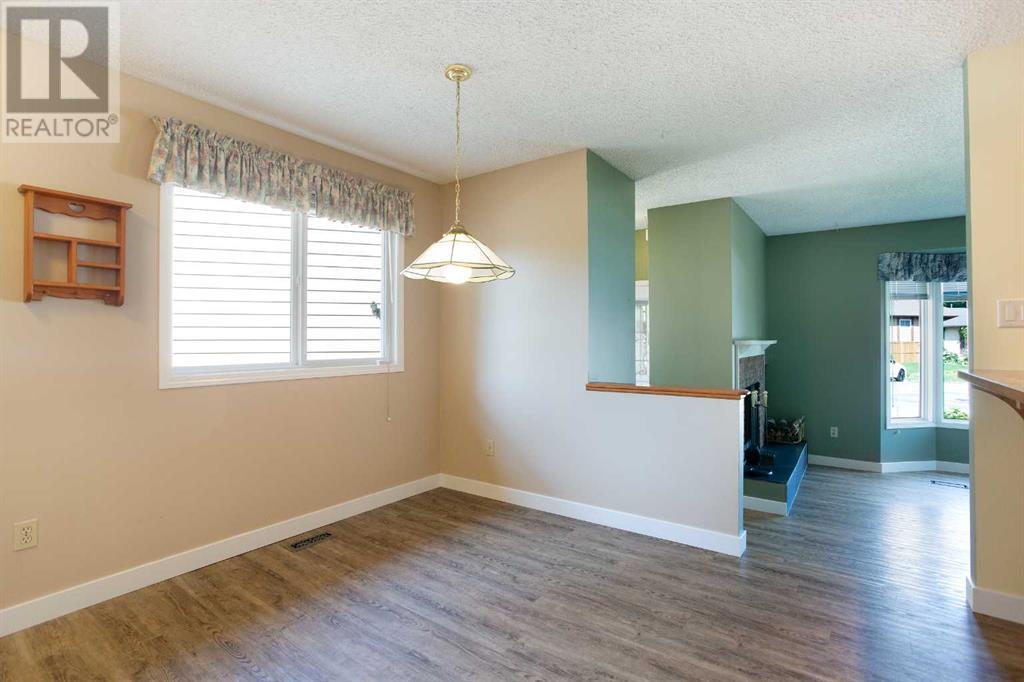 Single Family House 4 Level for Sale in  Deermeade Bay SE Deer Run Calgary 
