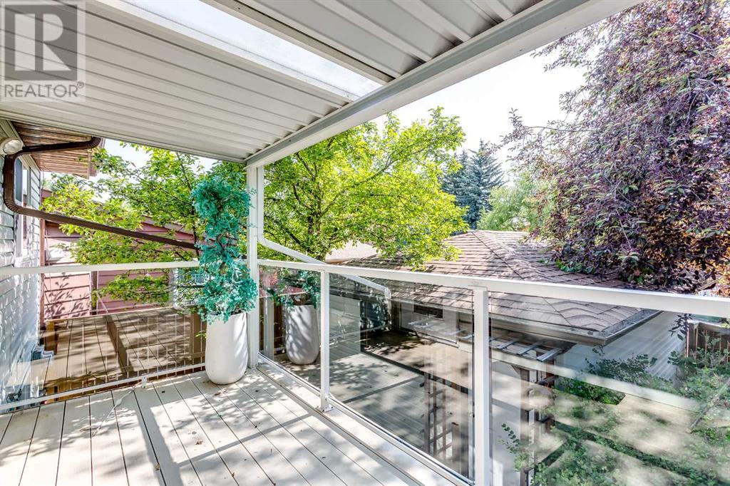 Single Family House 4 Level for Sale in  Deermeade Bay SE Deer Run Calgary 