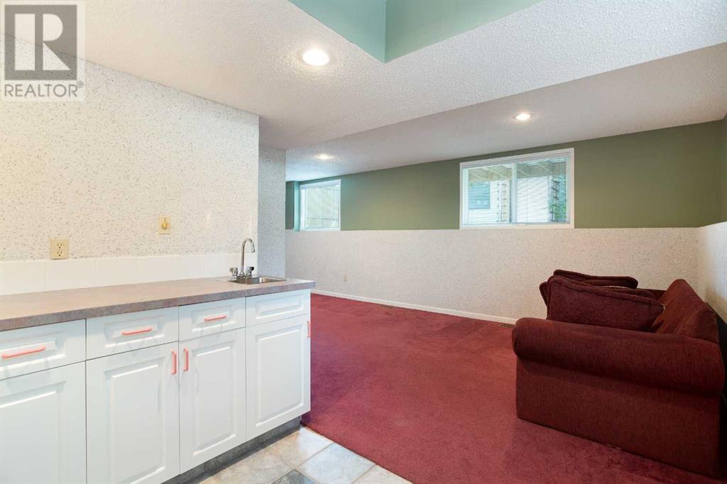 Single Family House 4 Level for Sale in  Deermeade Bay SE Deer Run Calgary 