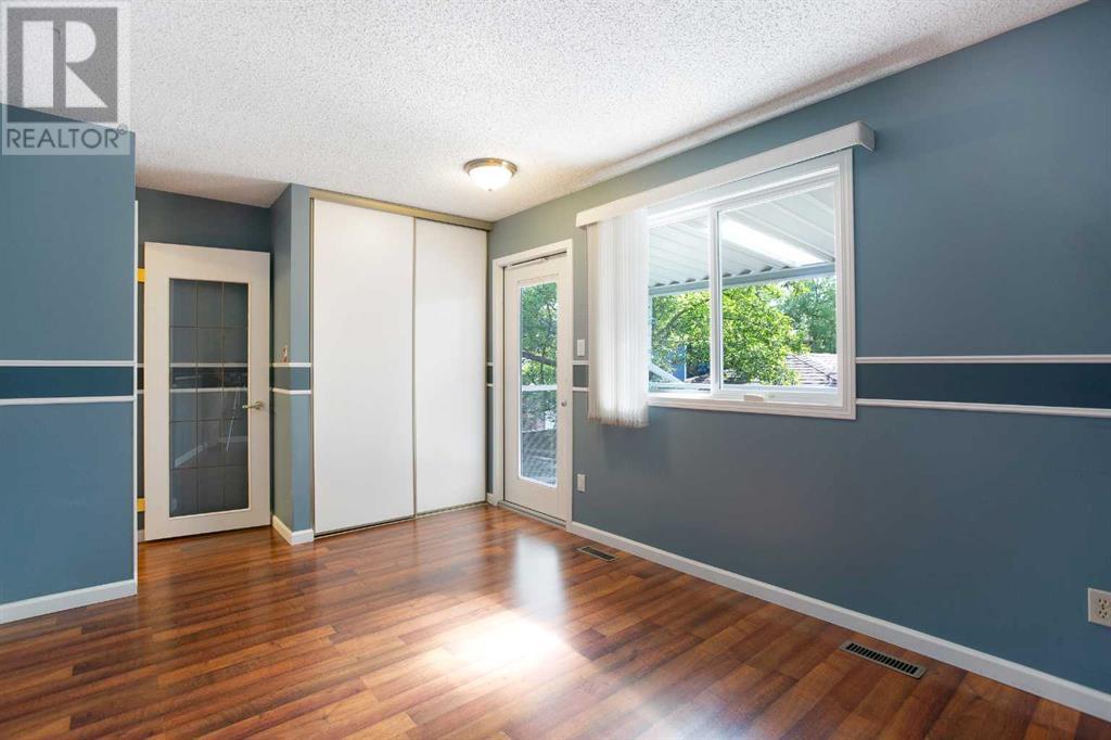 Single Family House 4 Level for Sale in  Deermeade Bay SE Deer Run Calgary 