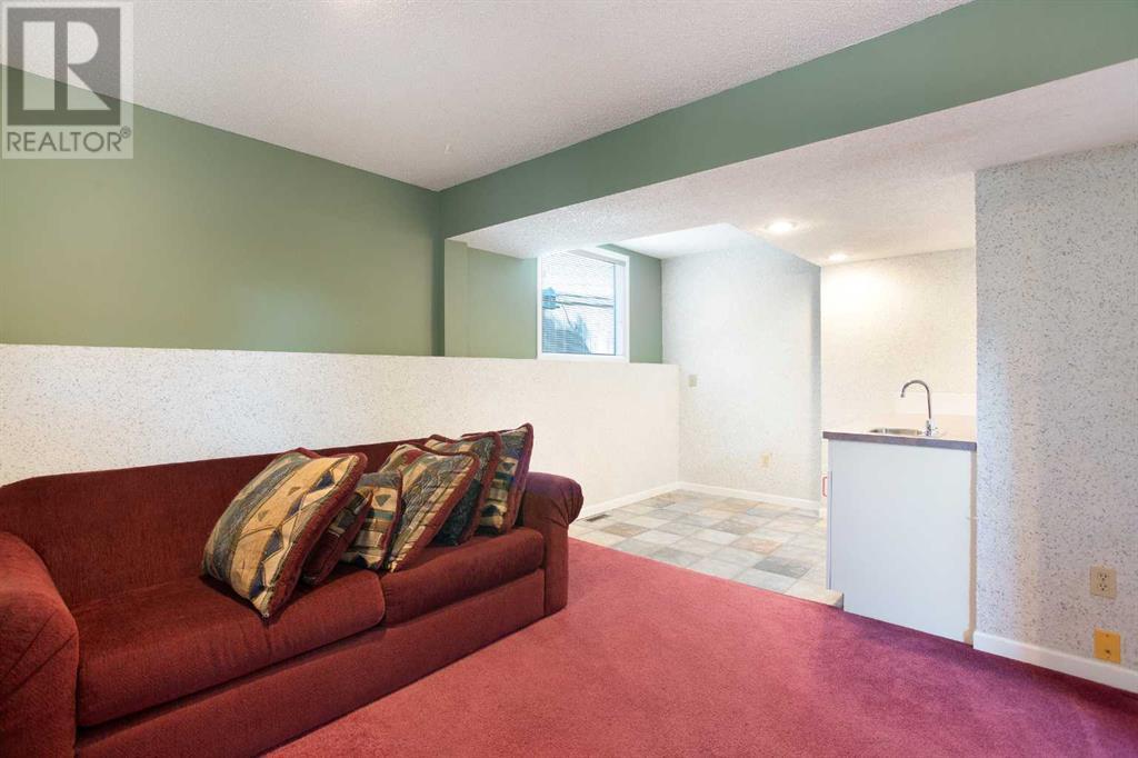 Single Family House 4 Level for Sale in  Deermeade Bay SE Deer Run Calgary 