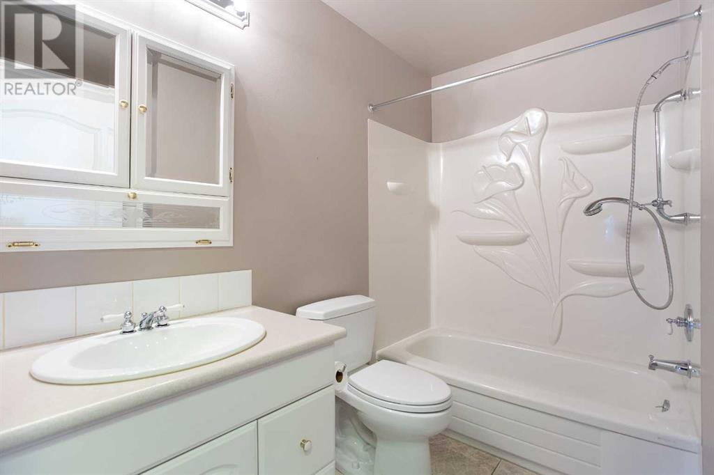 Single Family House 4 Level for Sale in  Deermeade Bay SE Deer Run Calgary 