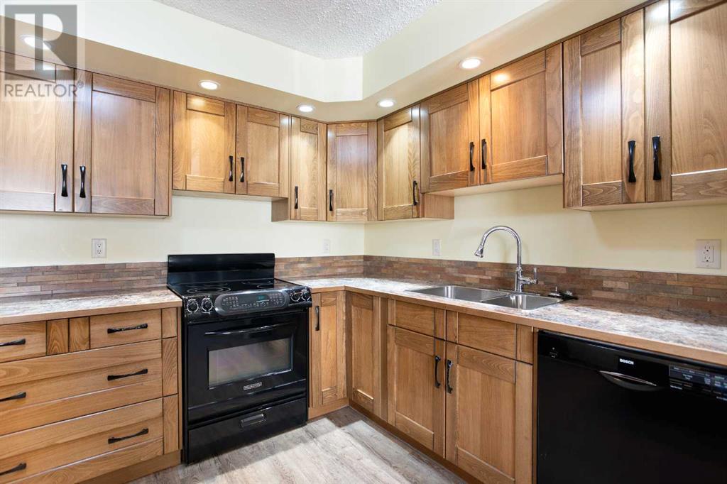 Single Family House 4 Level for Sale in  Deermeade Bay SE Deer Run Calgary 