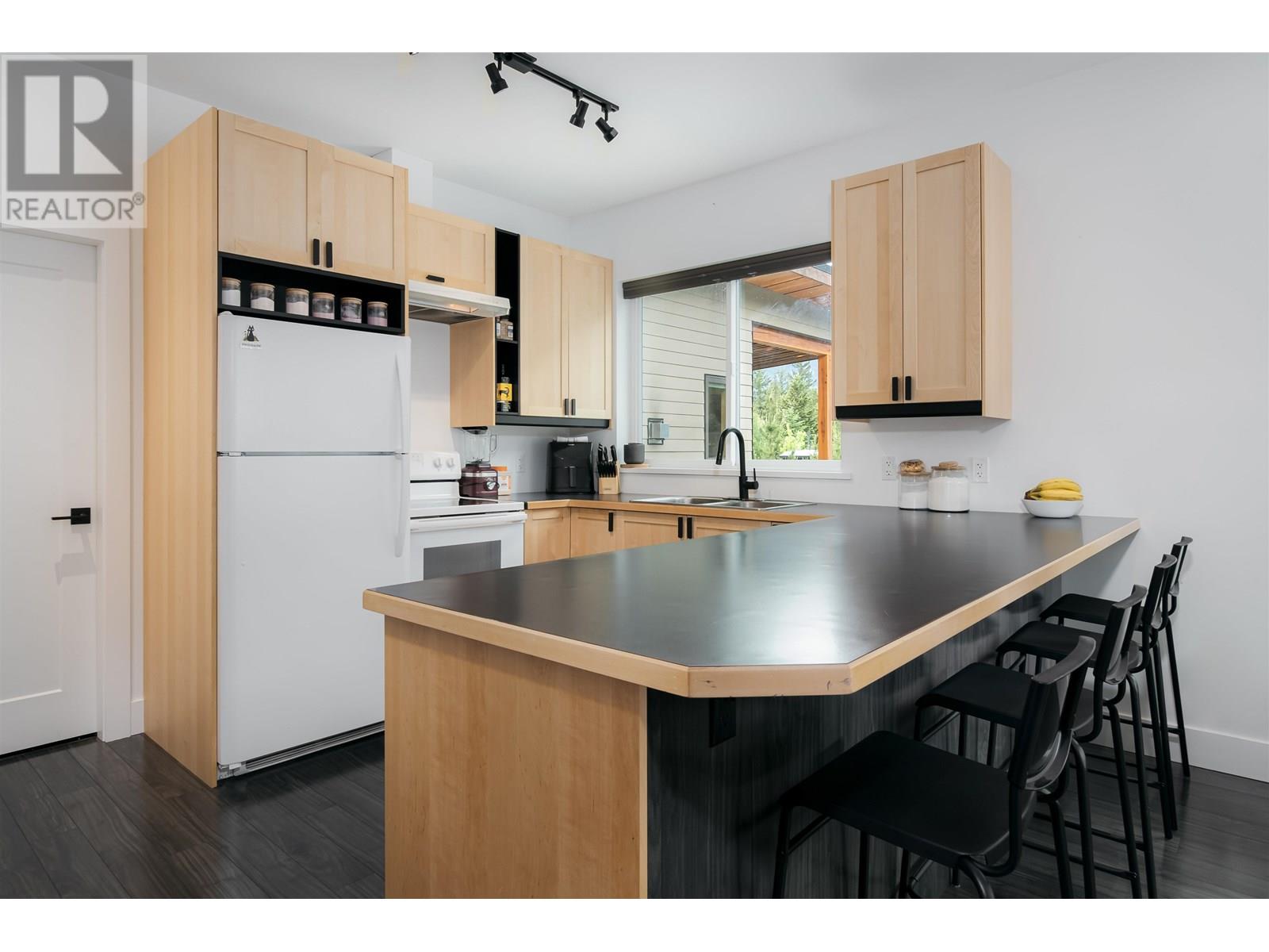 7456 DOGWOOD STREET, Pemberton