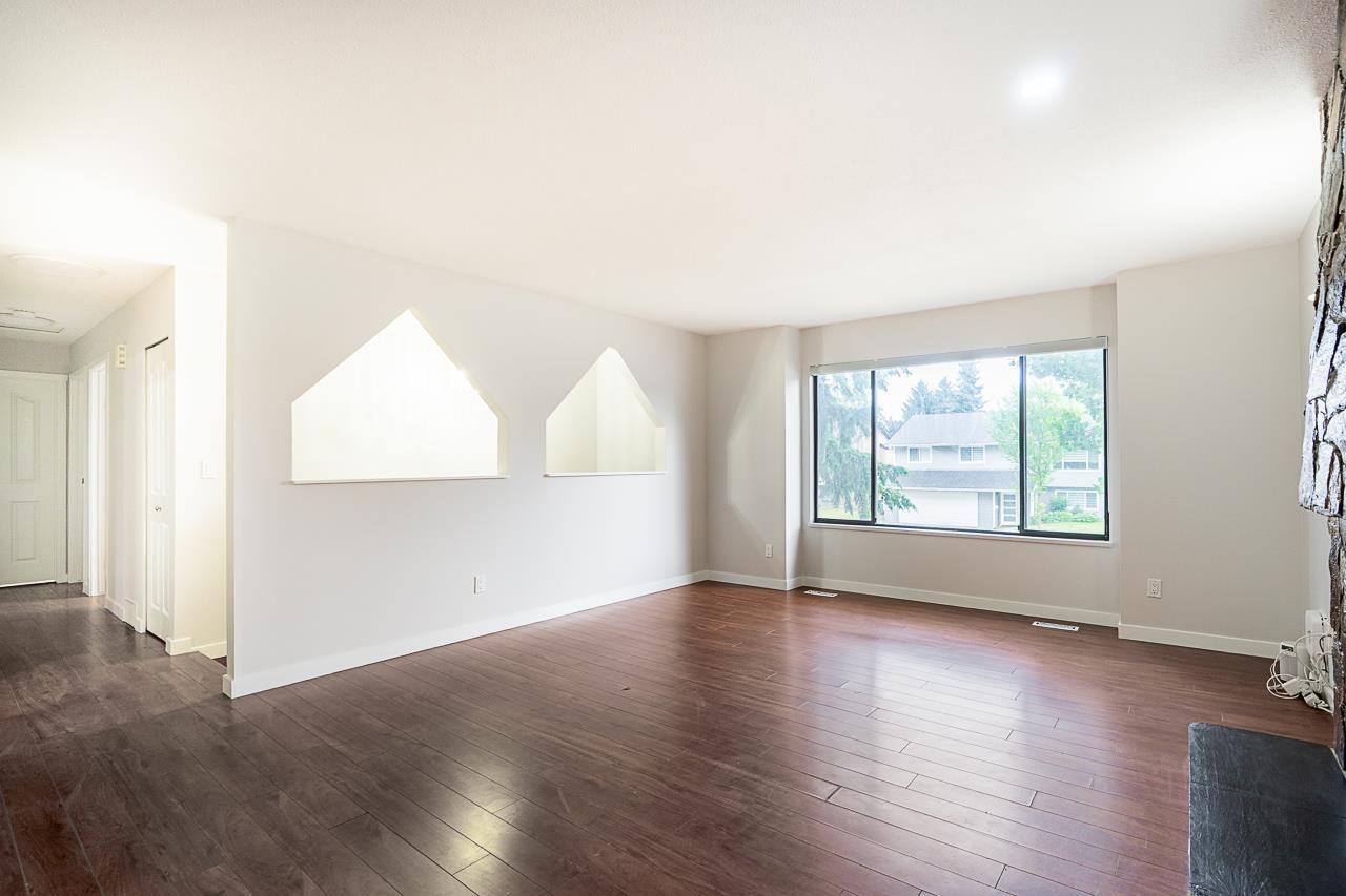 Photo 5 of 13229 66 B Avenue, Surrey BC