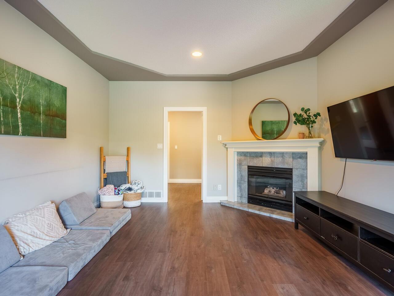 Photo 15 of 20977 44 Avenue, Langley BC