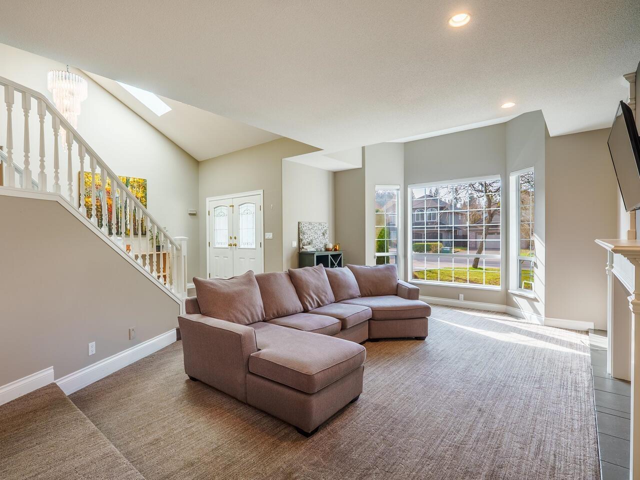Photo 5 of 20977 44 Avenue, Langley BC